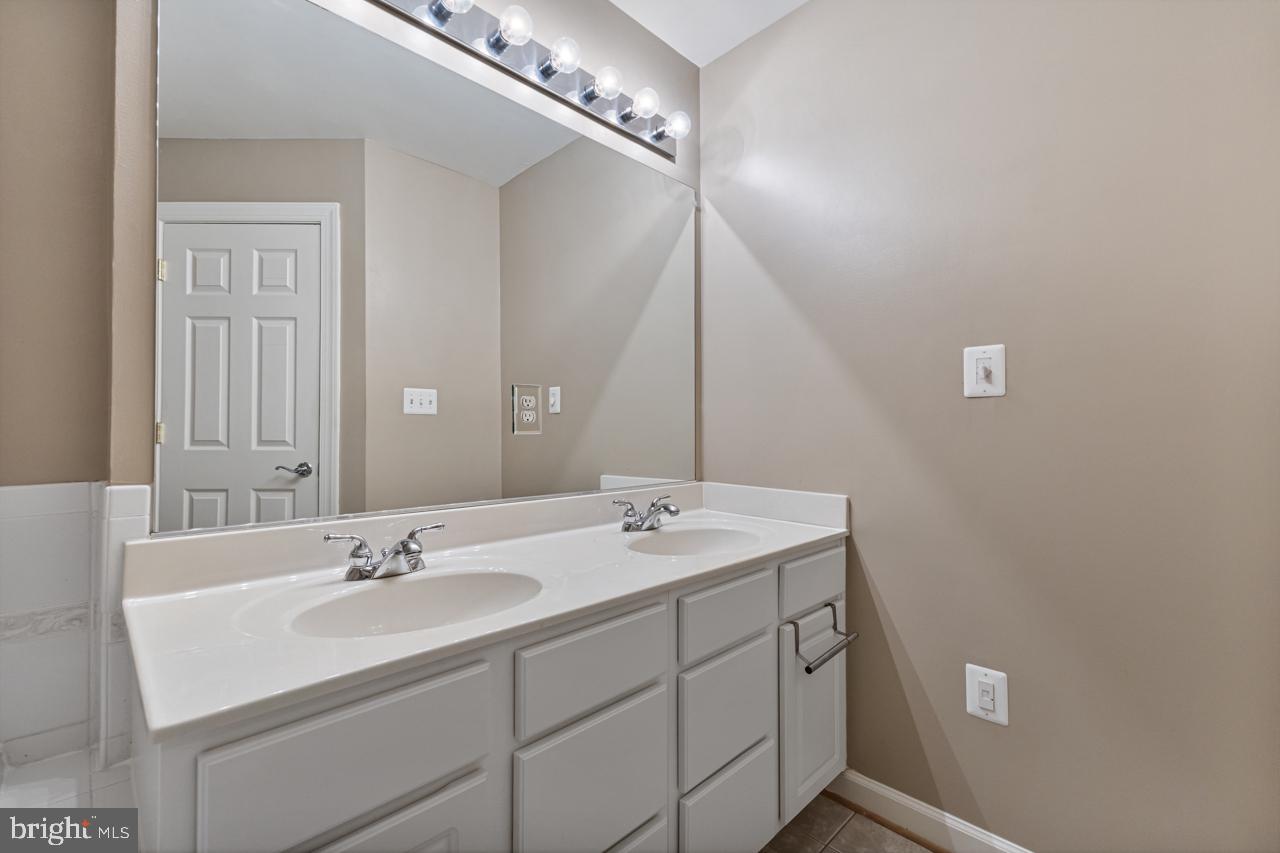 BLOOMS MILL - Residential Lease