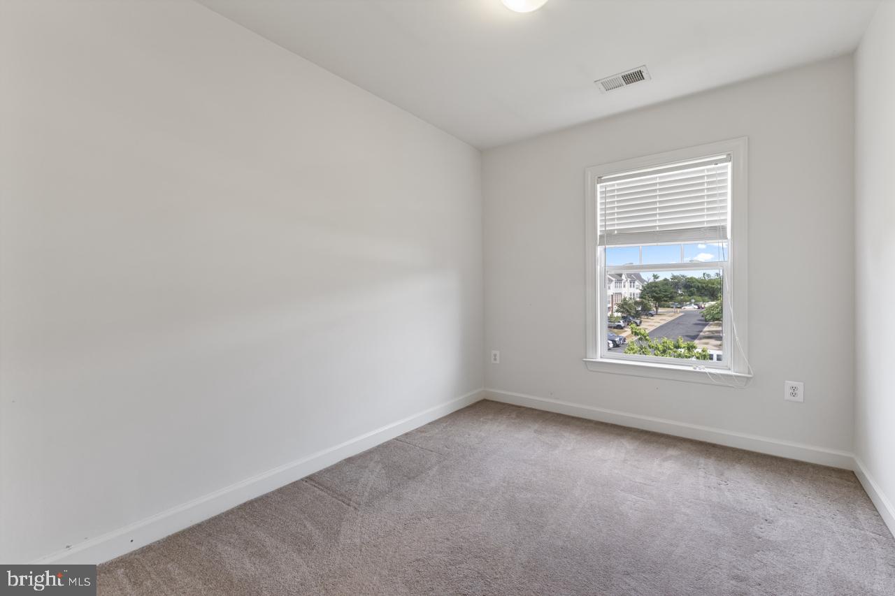 BLOOMS MILL - Residential Lease