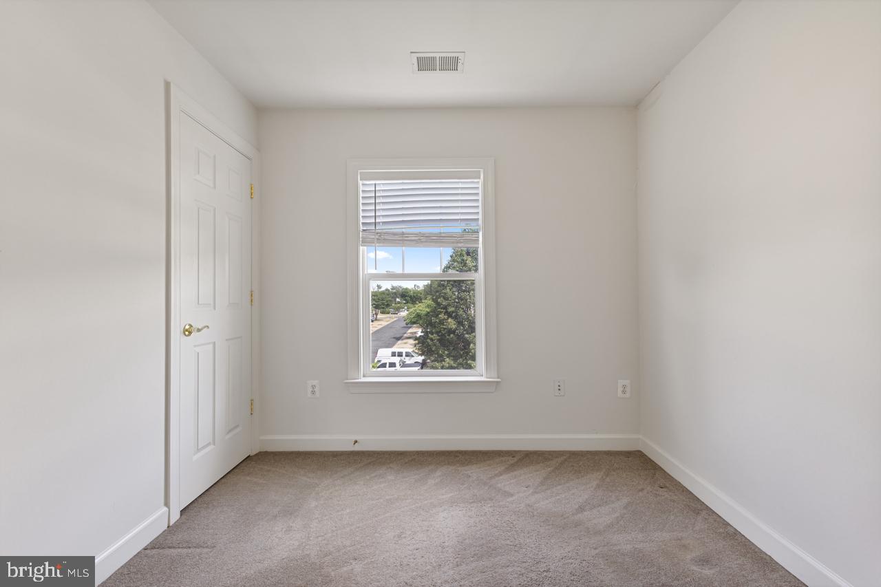 BLOOMS MILL - Residential Lease