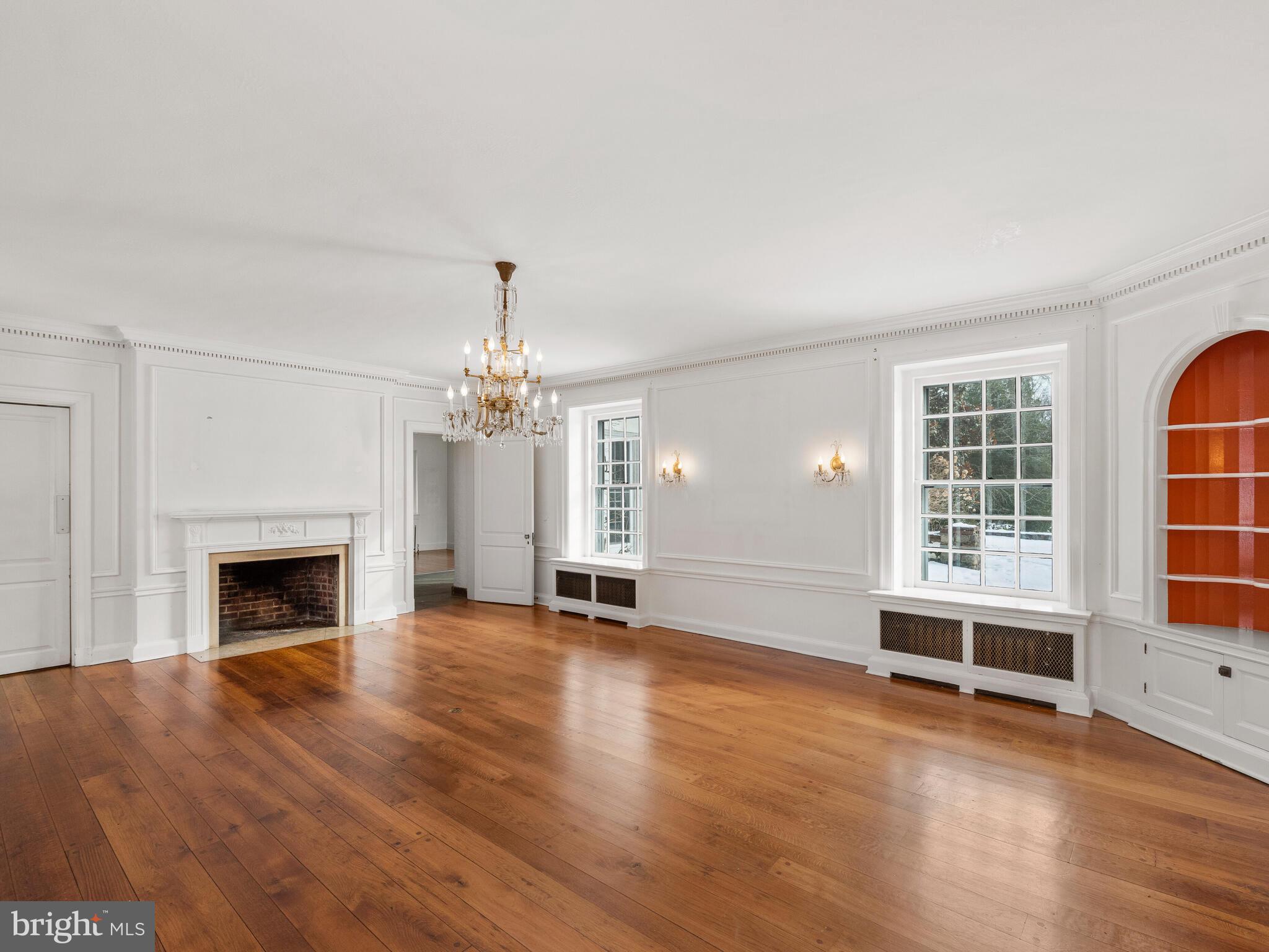 RADNOR HUNT - Residential