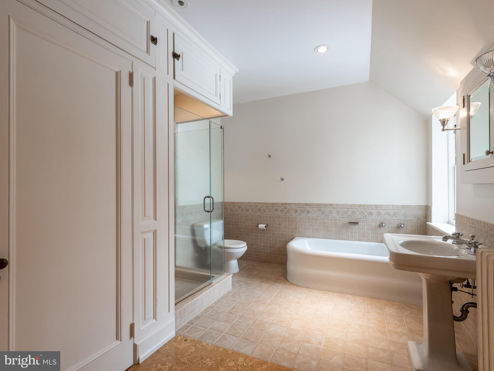 RADNOR HUNT - Residential