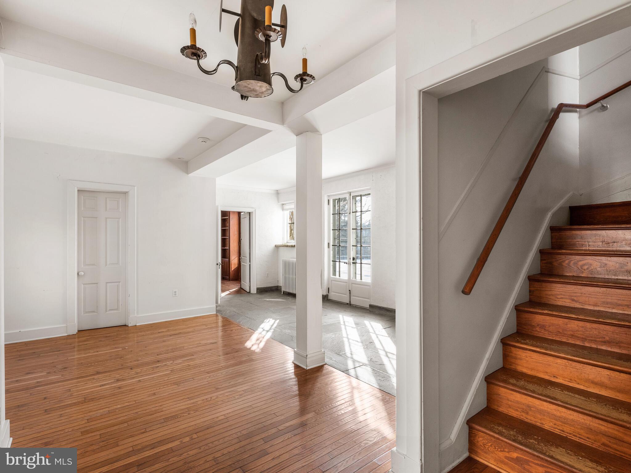 RADNOR HUNT - Residential