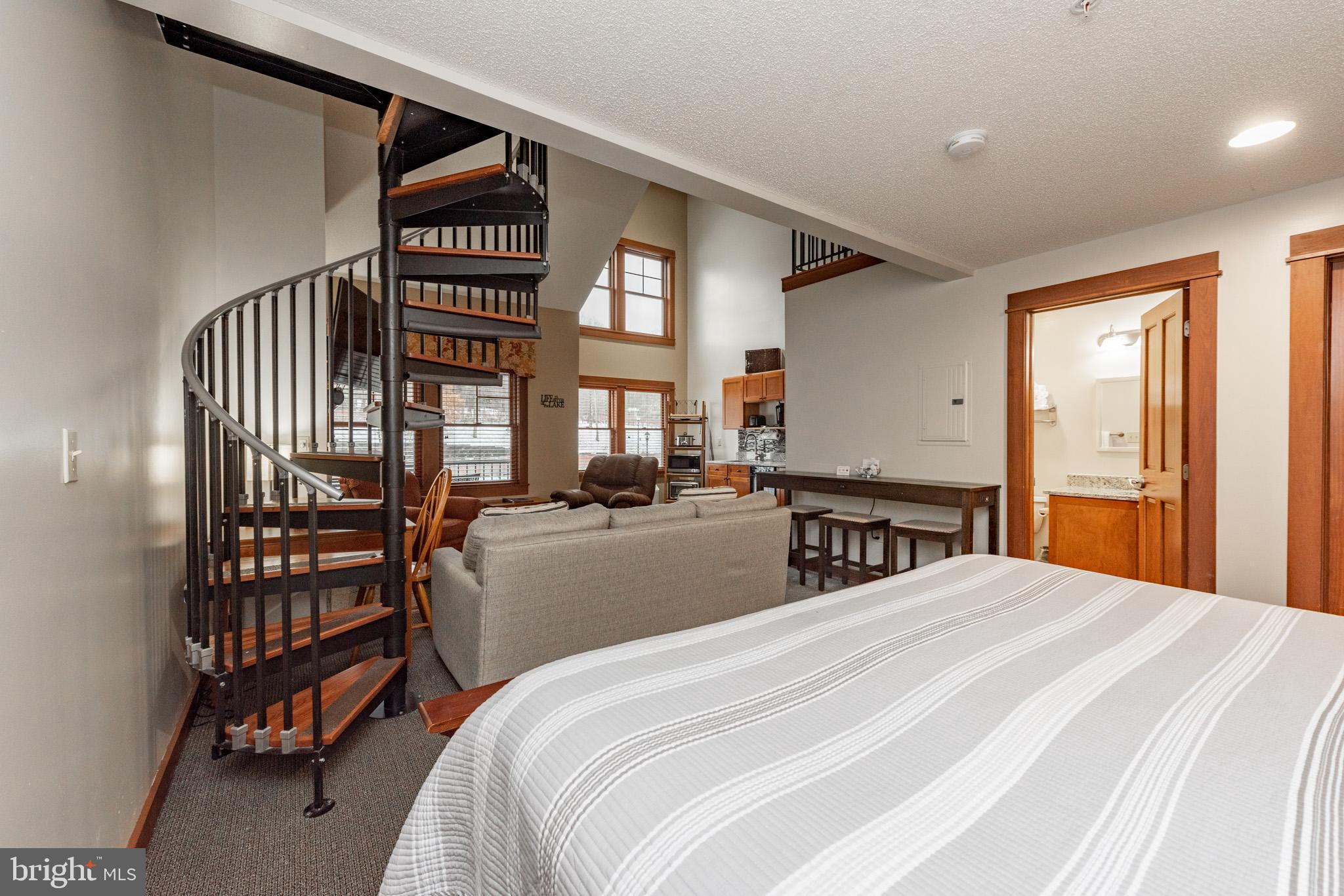 SILVER TREE SUITES - Residential