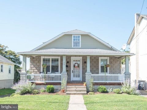 Photo of 28 E 3rd Street, Quarryville, PA 17566 (MLS # PALA2046006)