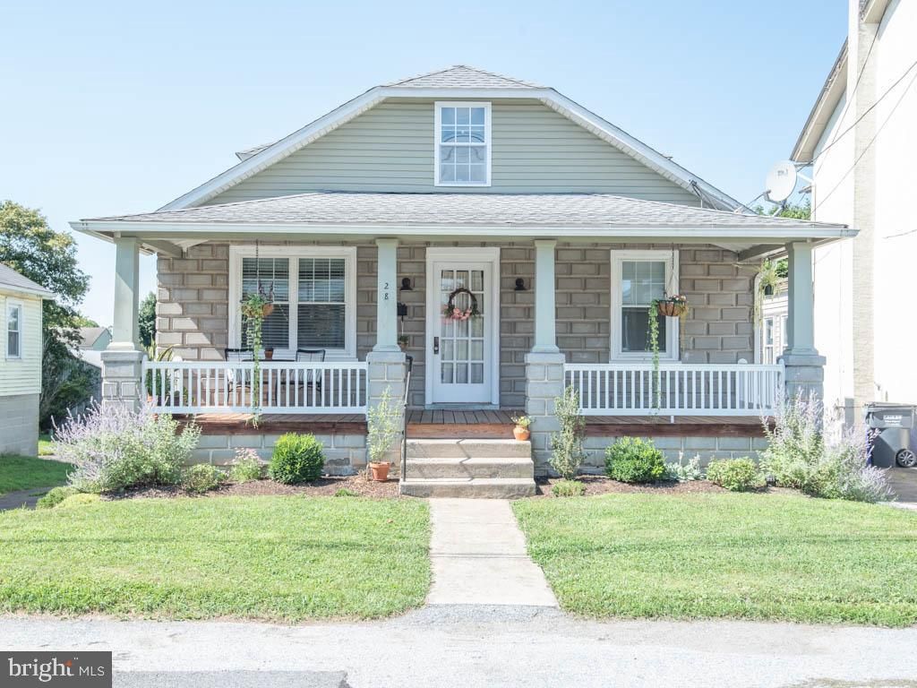 Photo of 28 E 3rd Street, Quarryville, PA 17566 (MLS # PALA2046006)