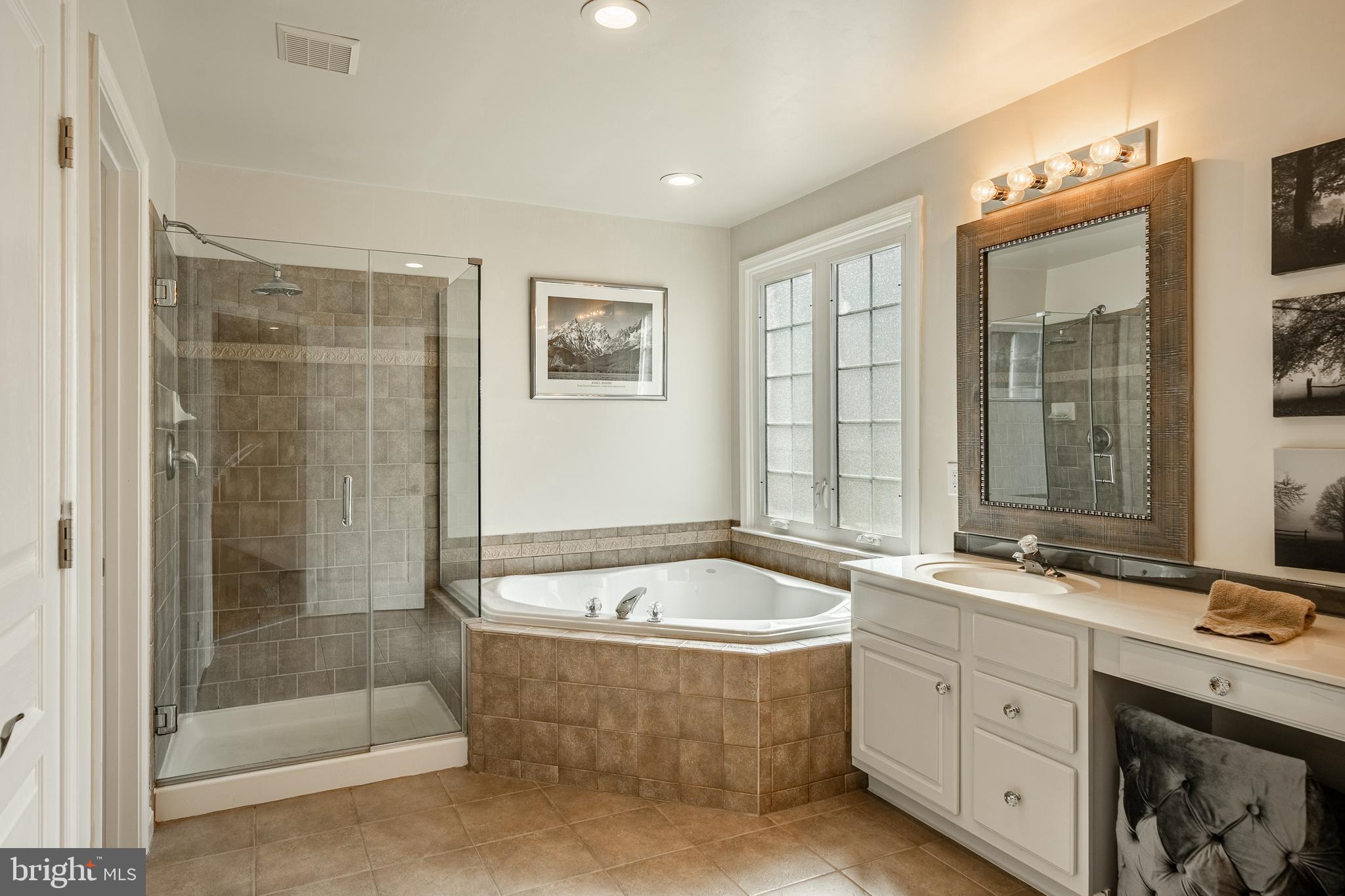 EAGLE HUNT - Residential