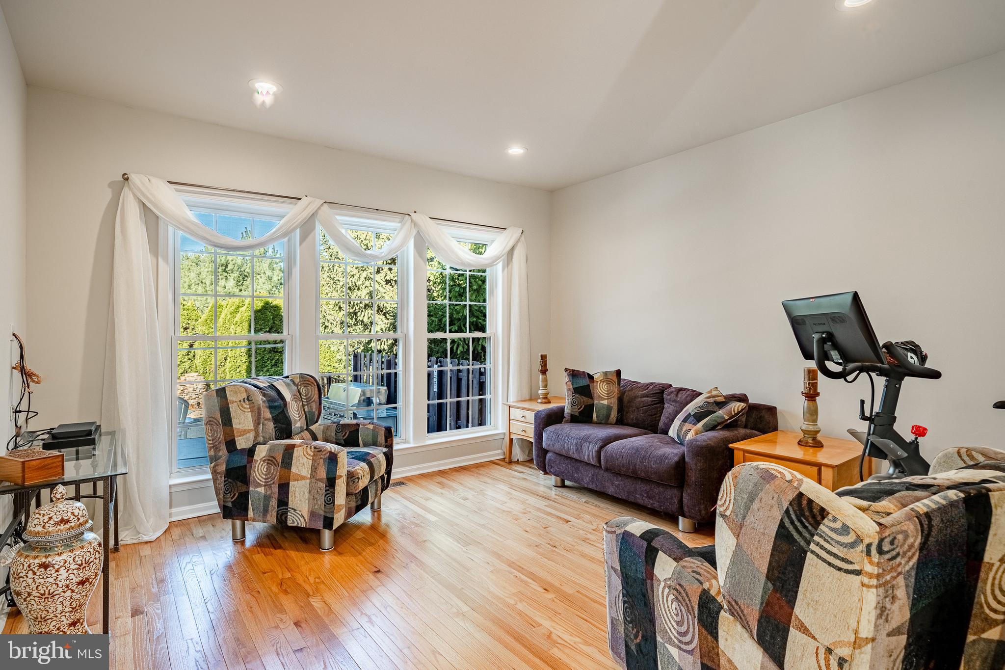 EAGLE HUNT - Residential