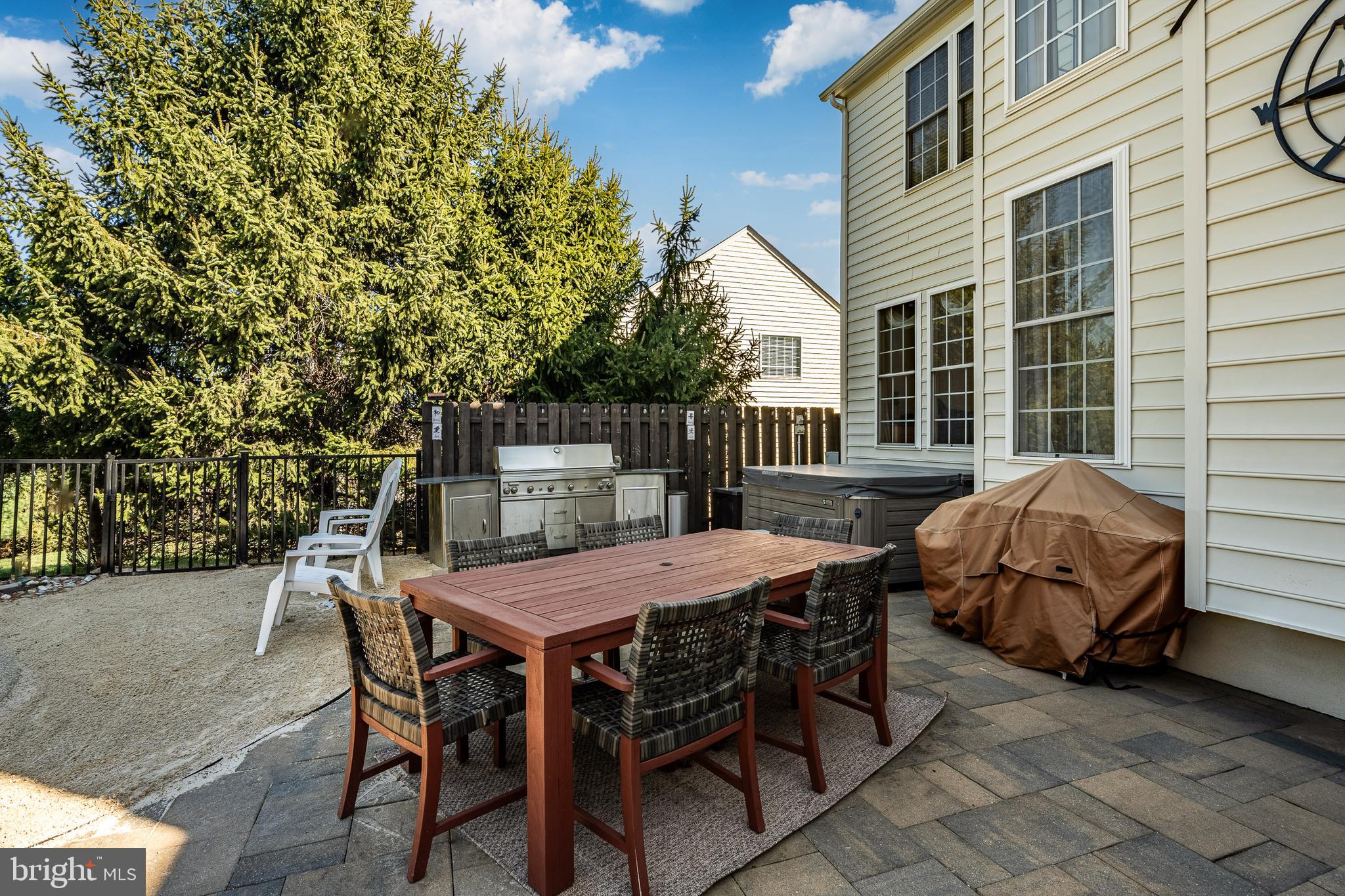 EAGLE HUNT - Residential