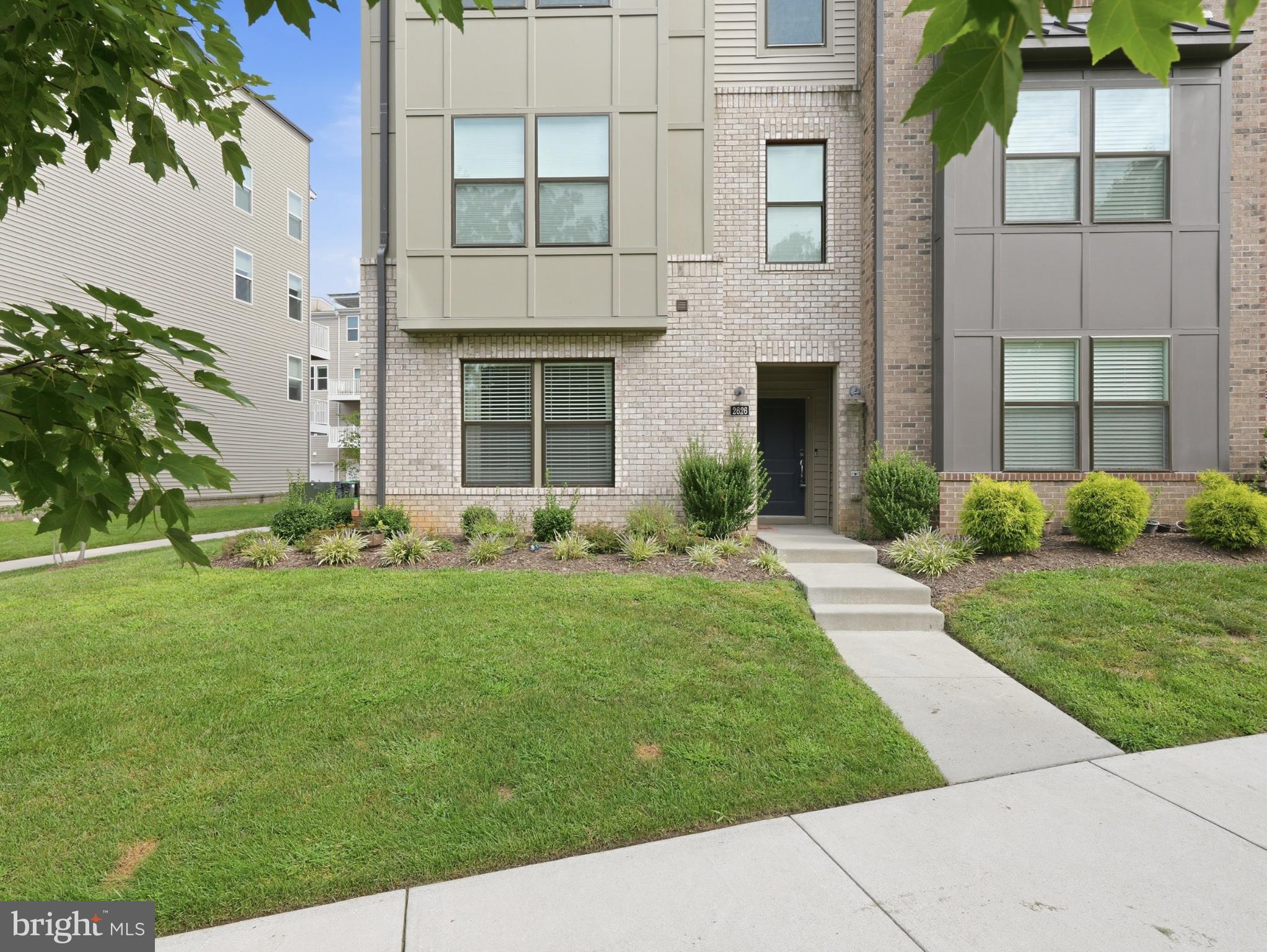 2626 LASSEN WALK B