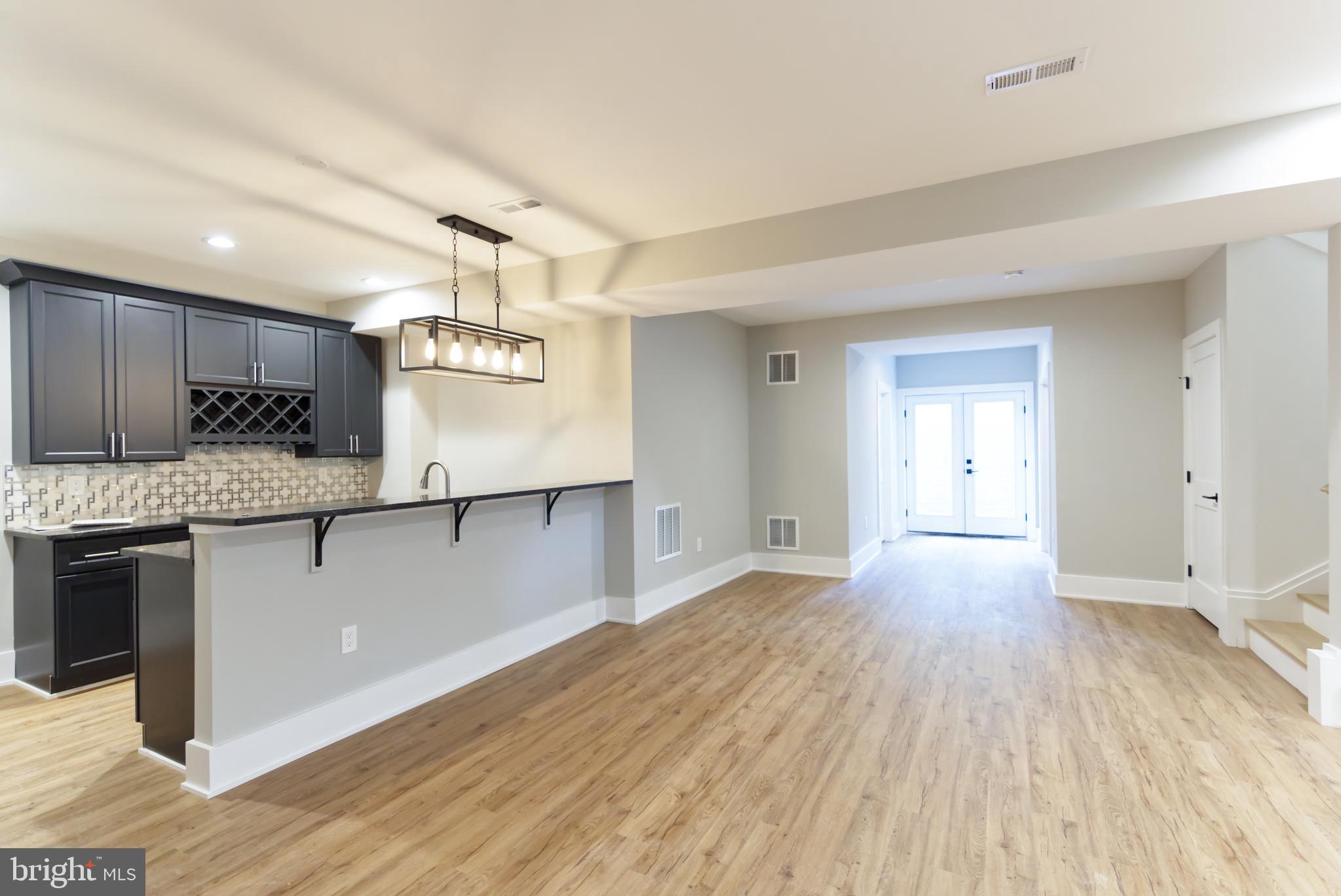 HAMPTONS OF MCLEAN - Residential