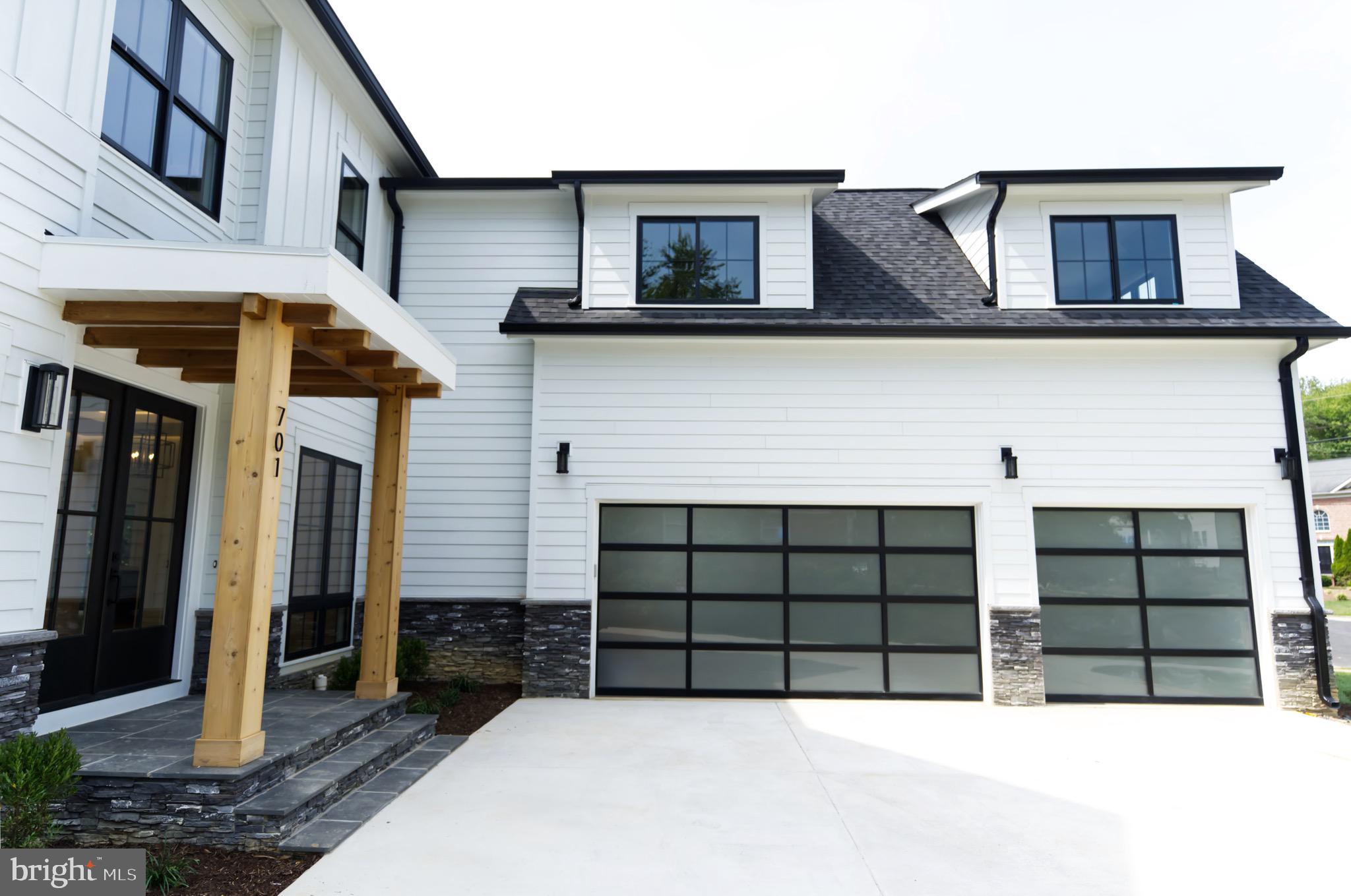 HAMPTONS OF MCLEAN - Residential