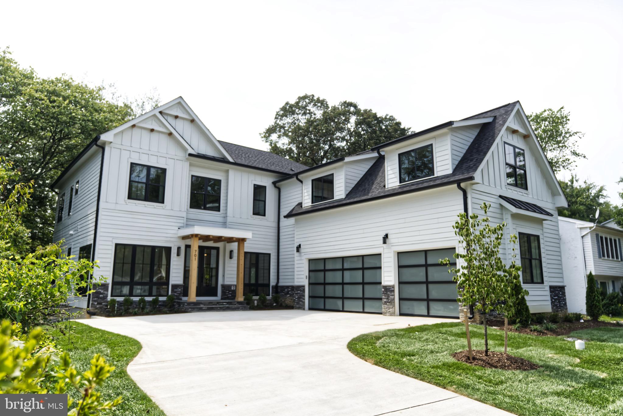 HAMPTONS OF MCLEAN - Residential