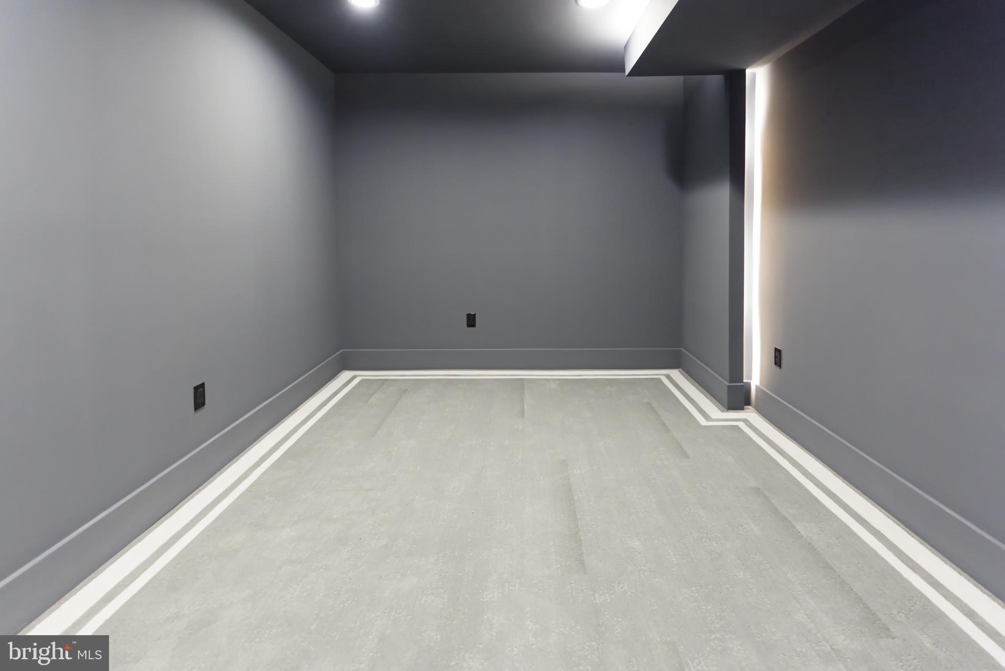 HAMPTONS OF MCLEAN - Residential