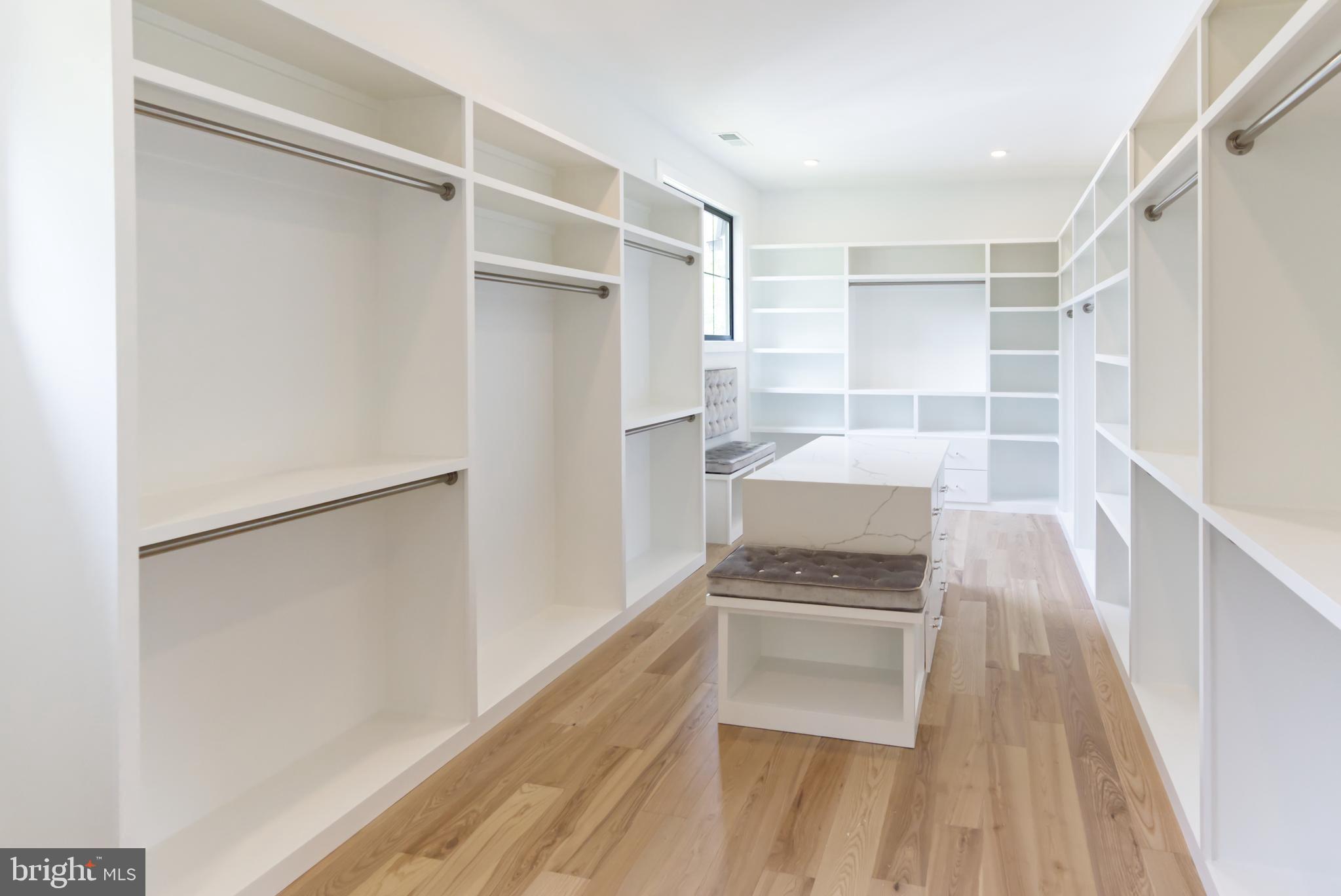 HAMPTONS OF MCLEAN - Residential