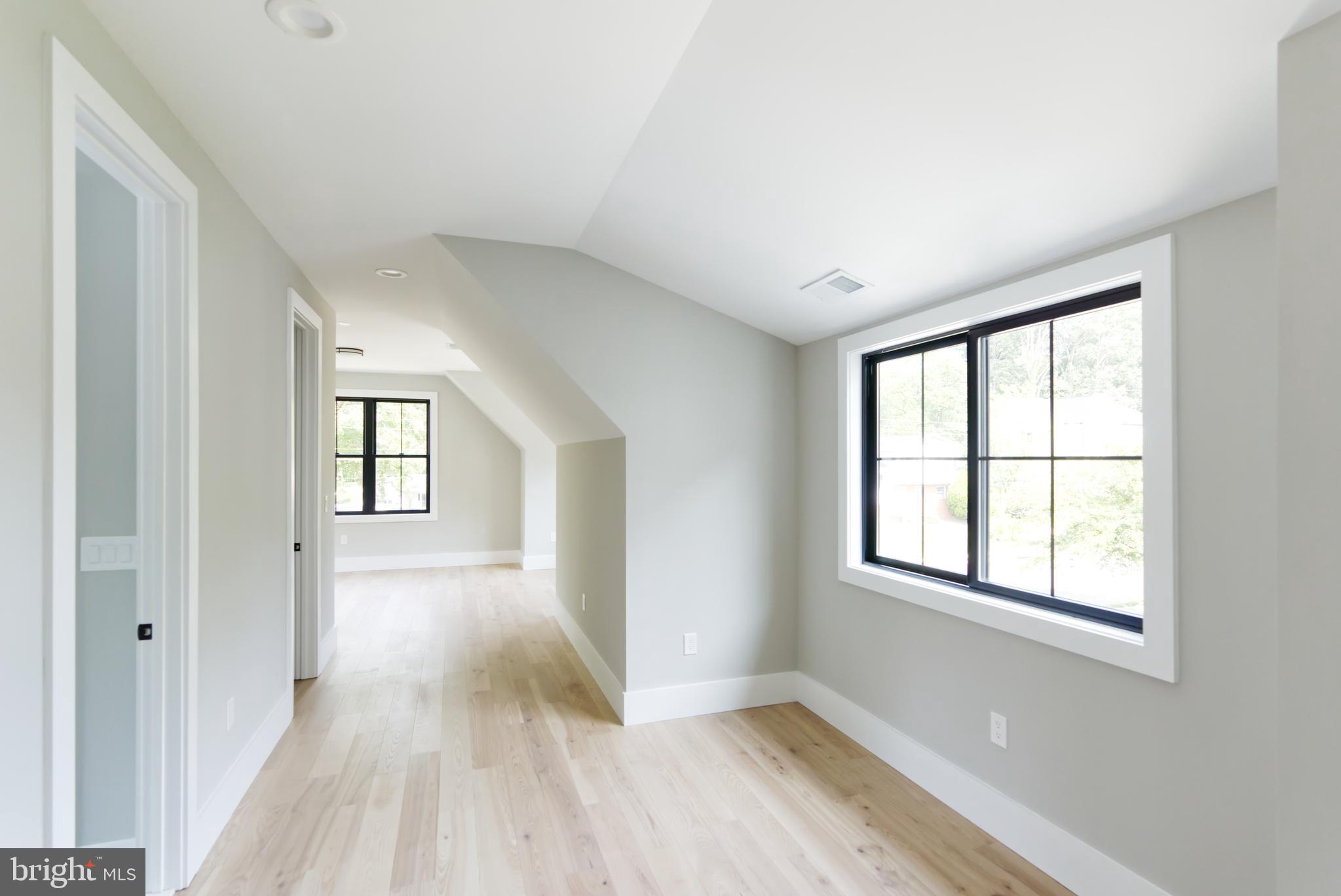 HAMPTONS OF MCLEAN - Residential