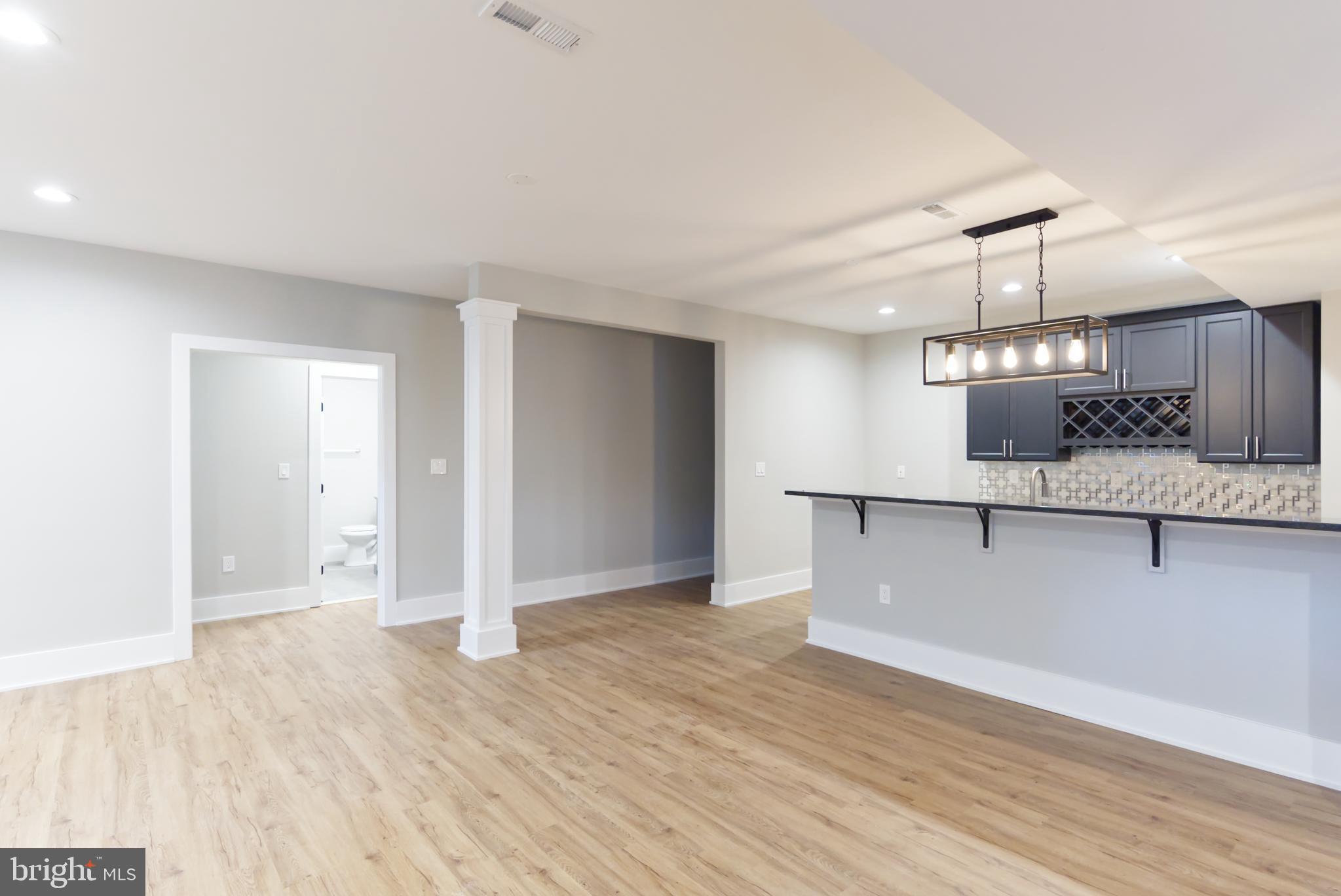 HAMPTONS OF MCLEAN - Residential