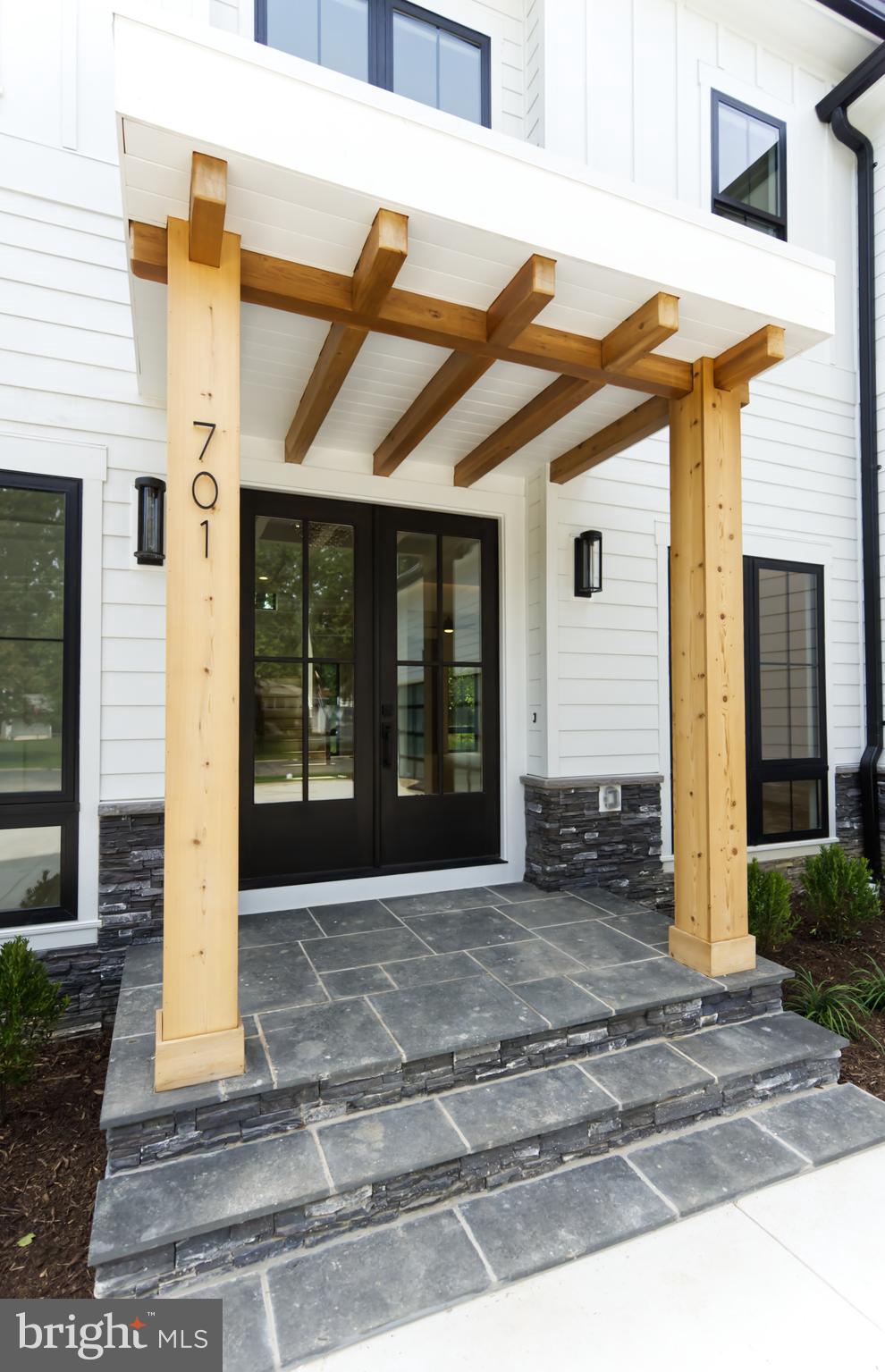 HAMPTONS OF MCLEAN - Residential