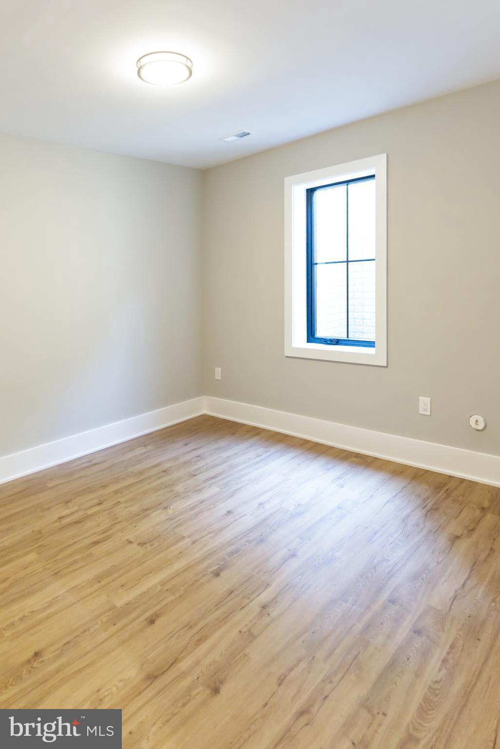 HAMPTONS OF MCLEAN - Residential