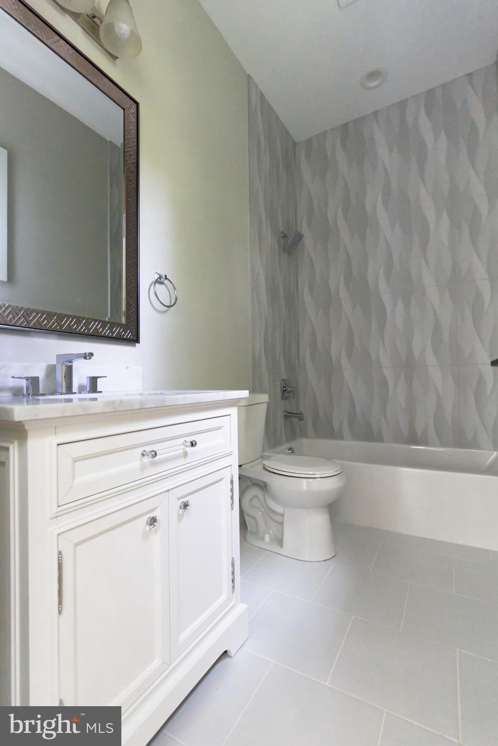 HAMPTONS OF MCLEAN - Residential