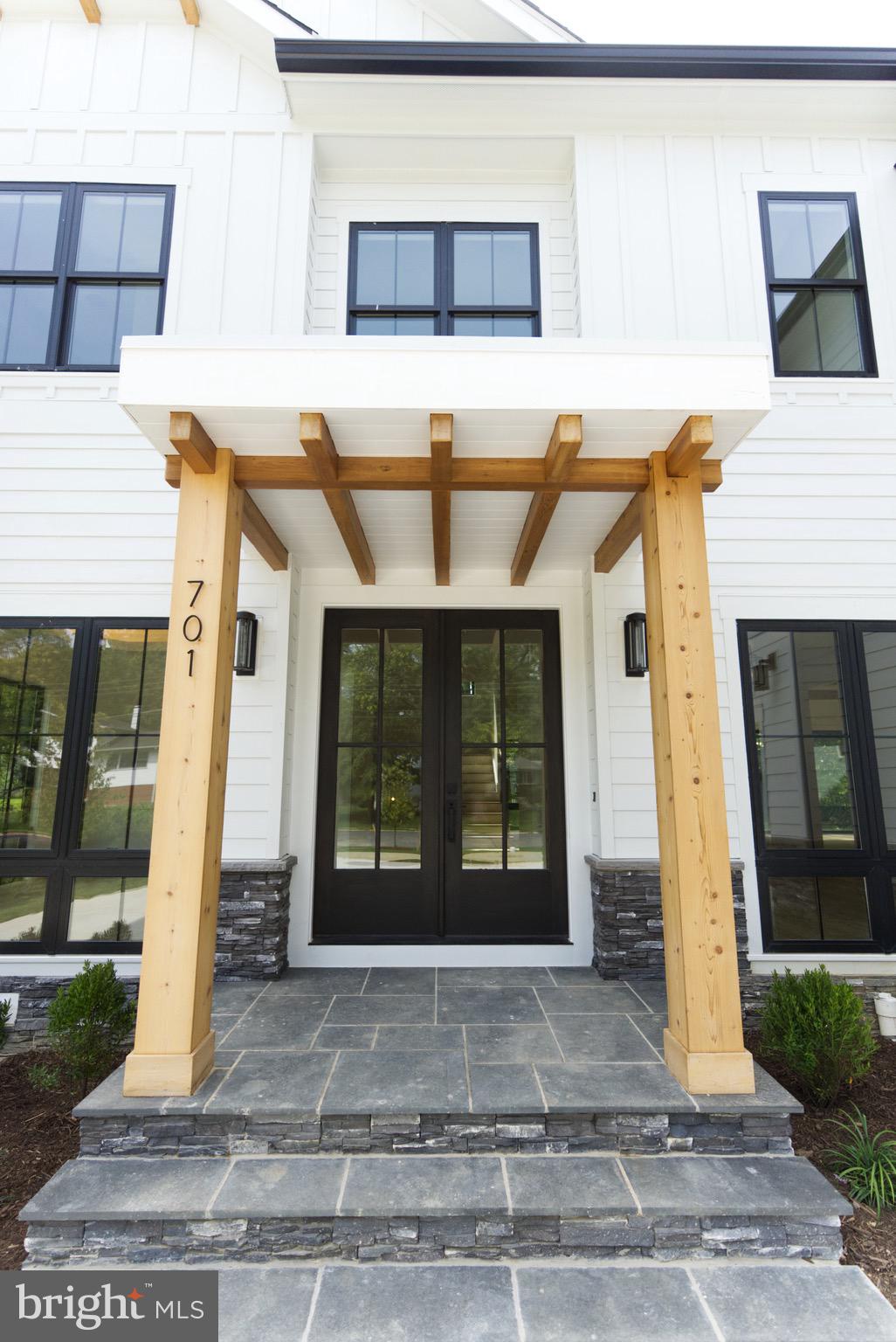 HAMPTONS OF MCLEAN - Residential