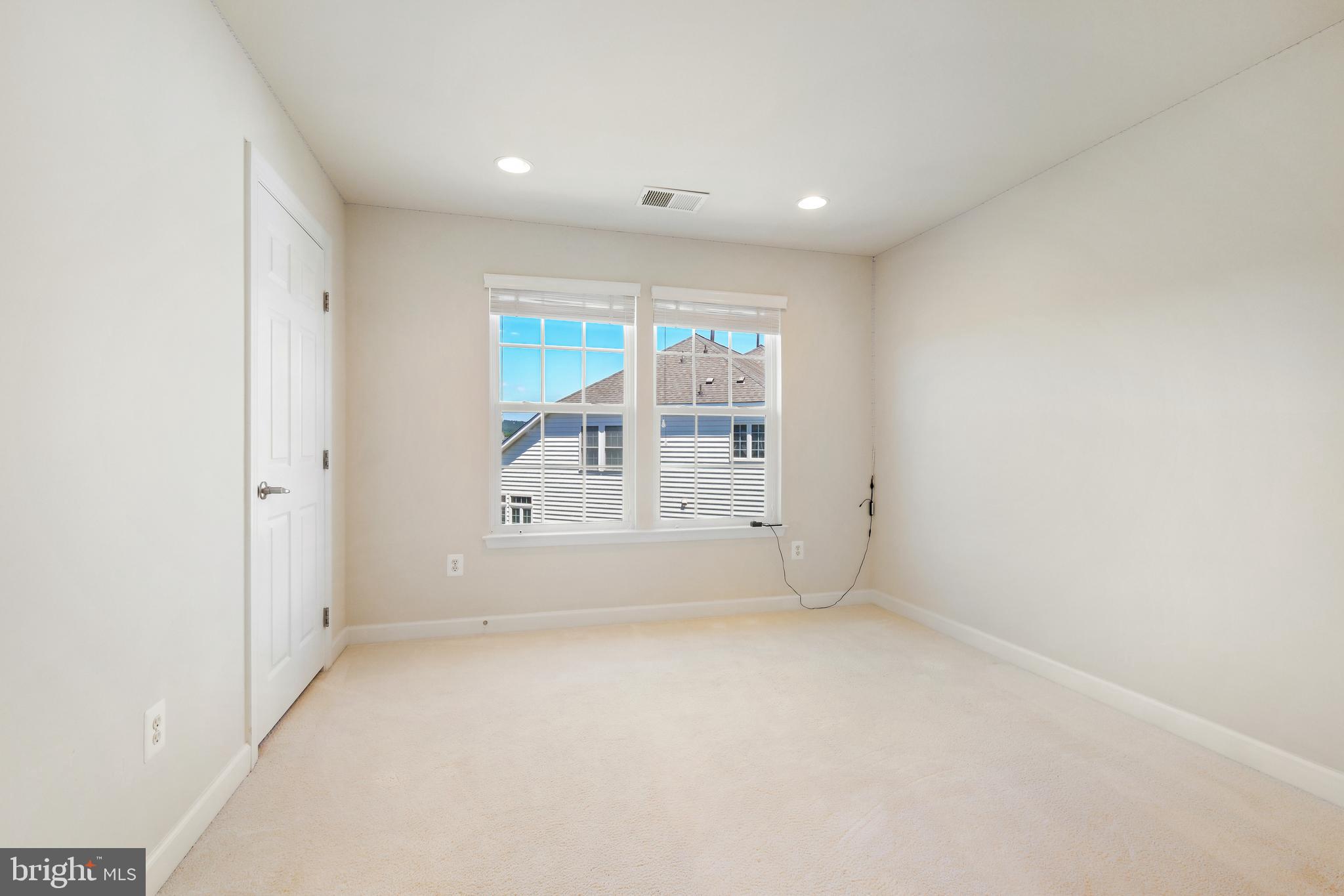 ADAMSTOWN COMMONS - Residential Lease