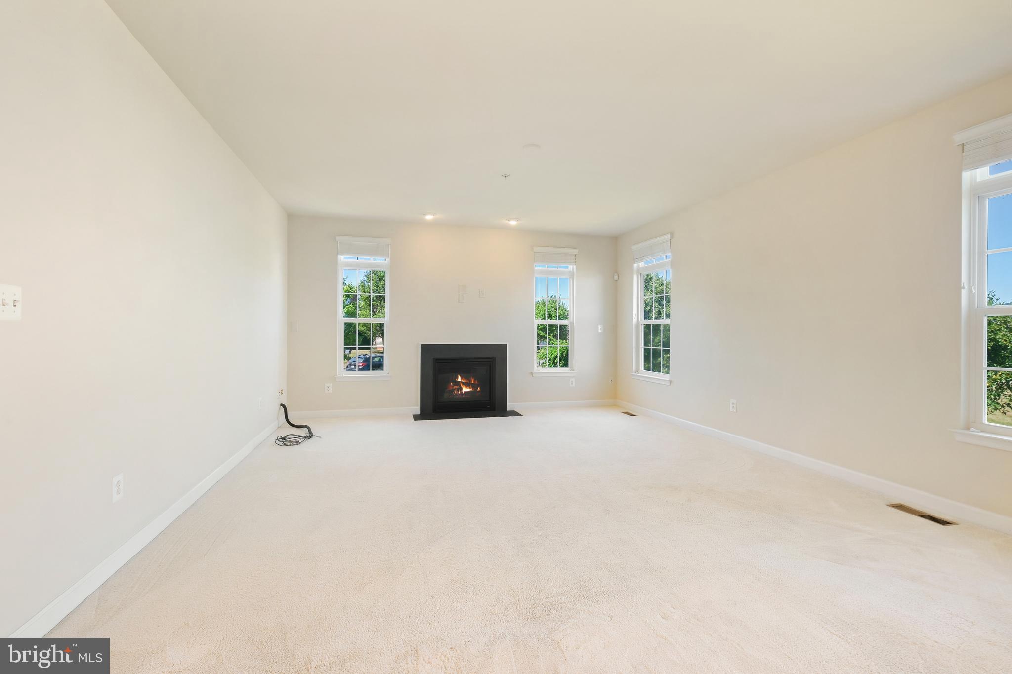 ADAMSTOWN COMMONS - Residential Lease