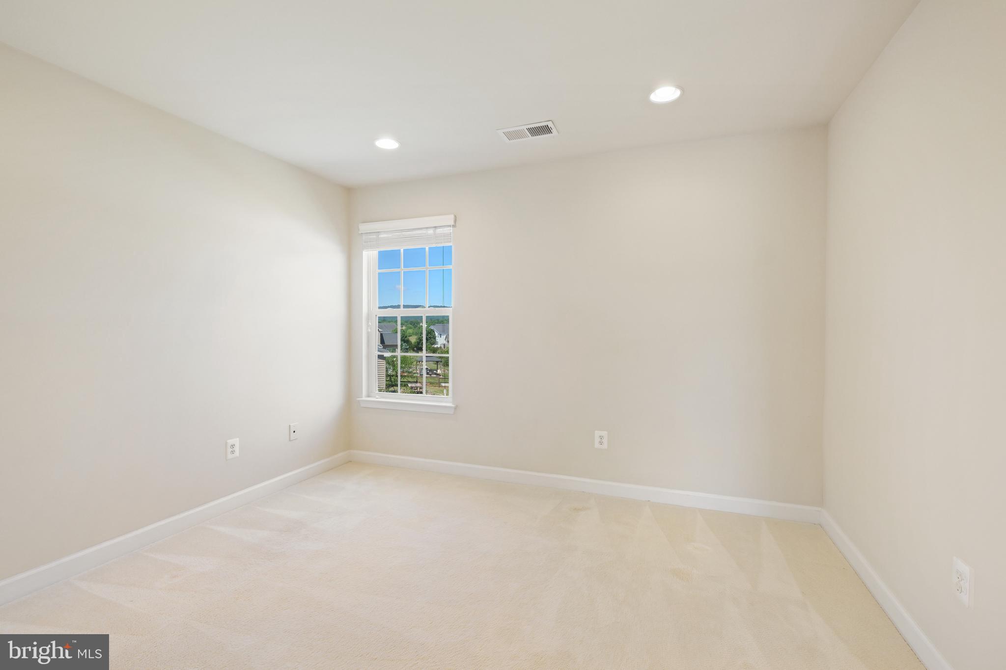 ADAMSTOWN COMMONS - Residential Lease