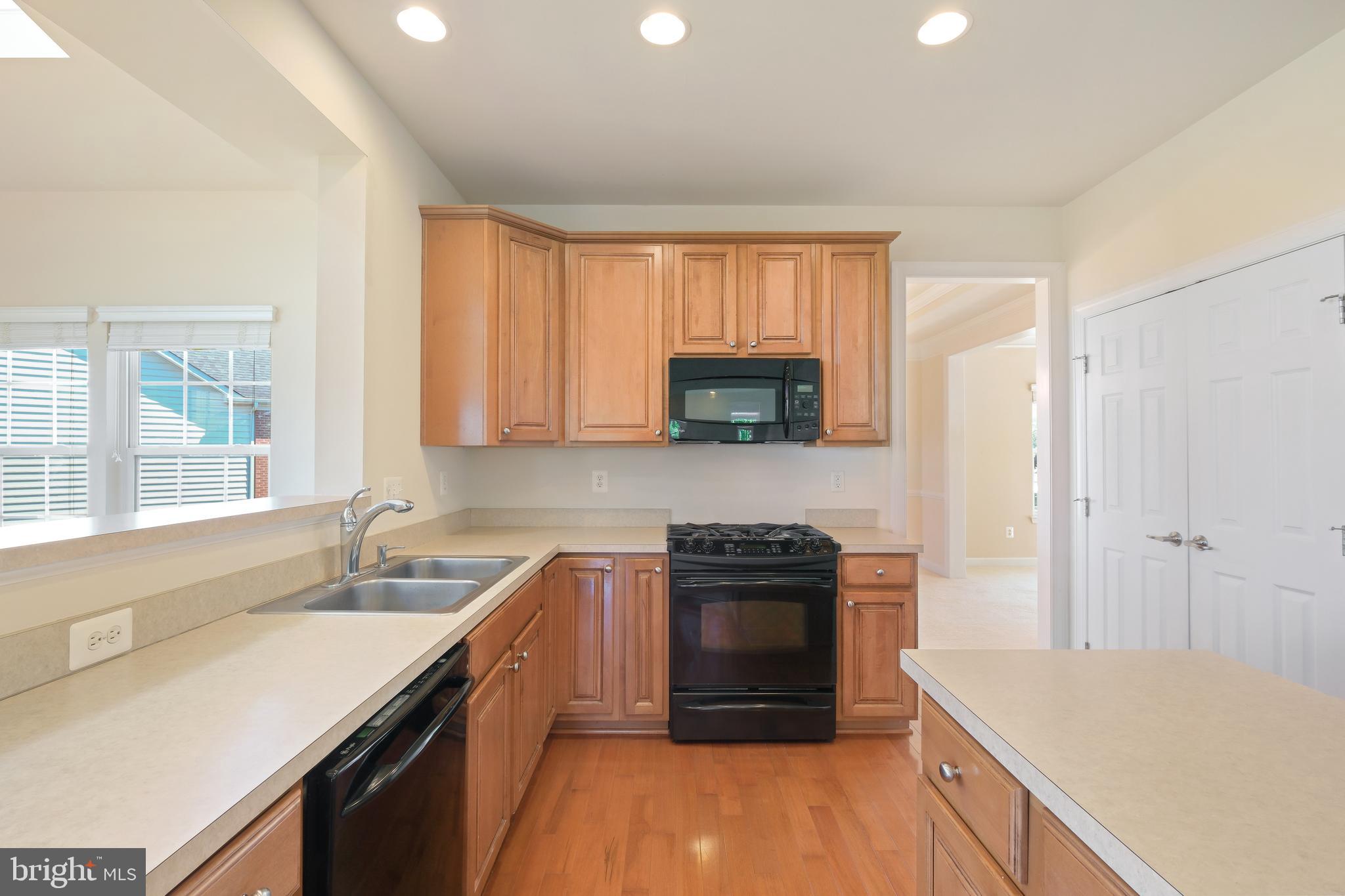 ADAMSTOWN COMMONS - Residential Lease