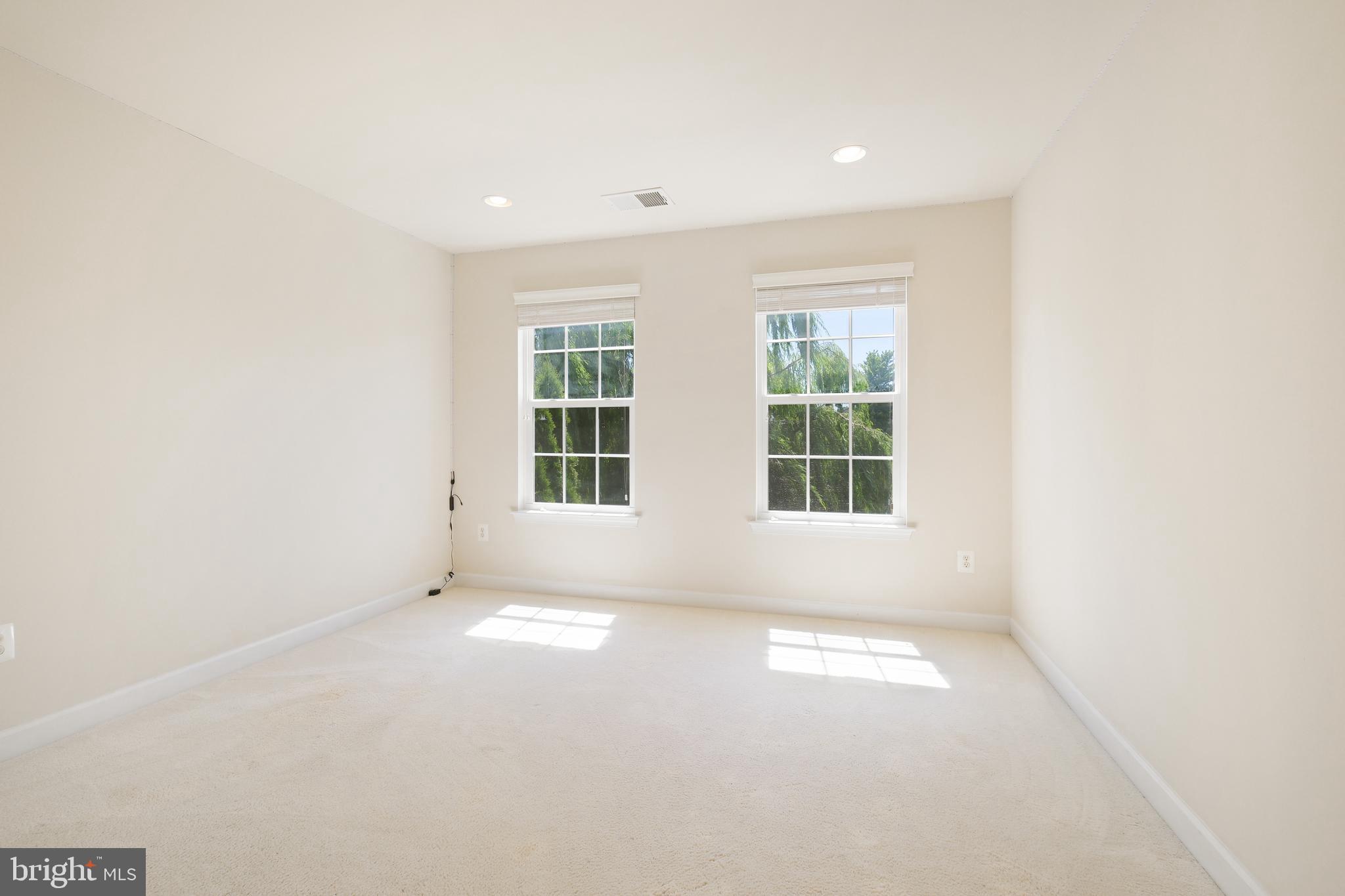 ADAMSTOWN COMMONS - Residential Lease