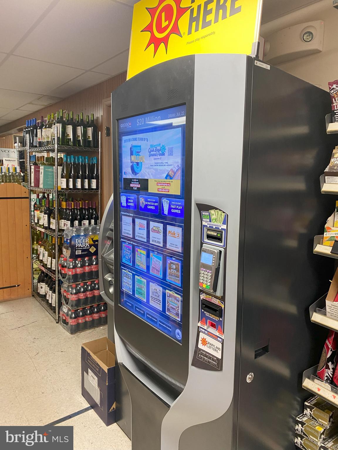 Main image without alt text