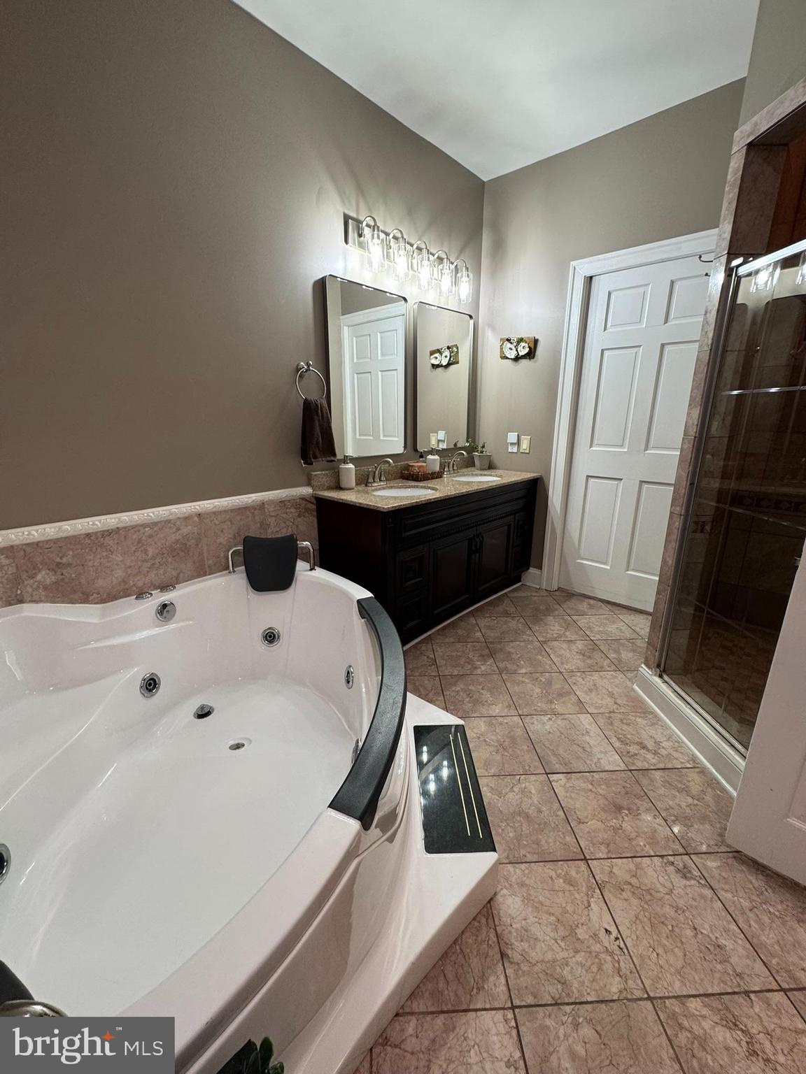 BOWLEYS QUARTERS - Residential