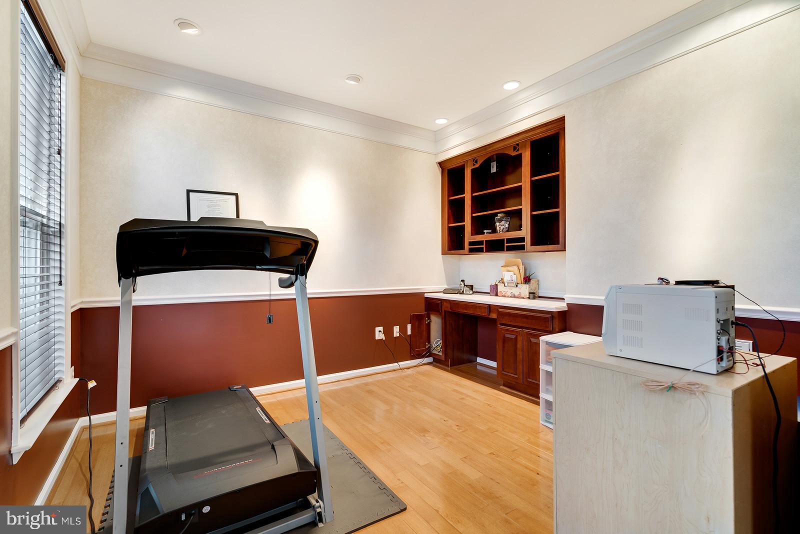 FOX CHASE - Residential