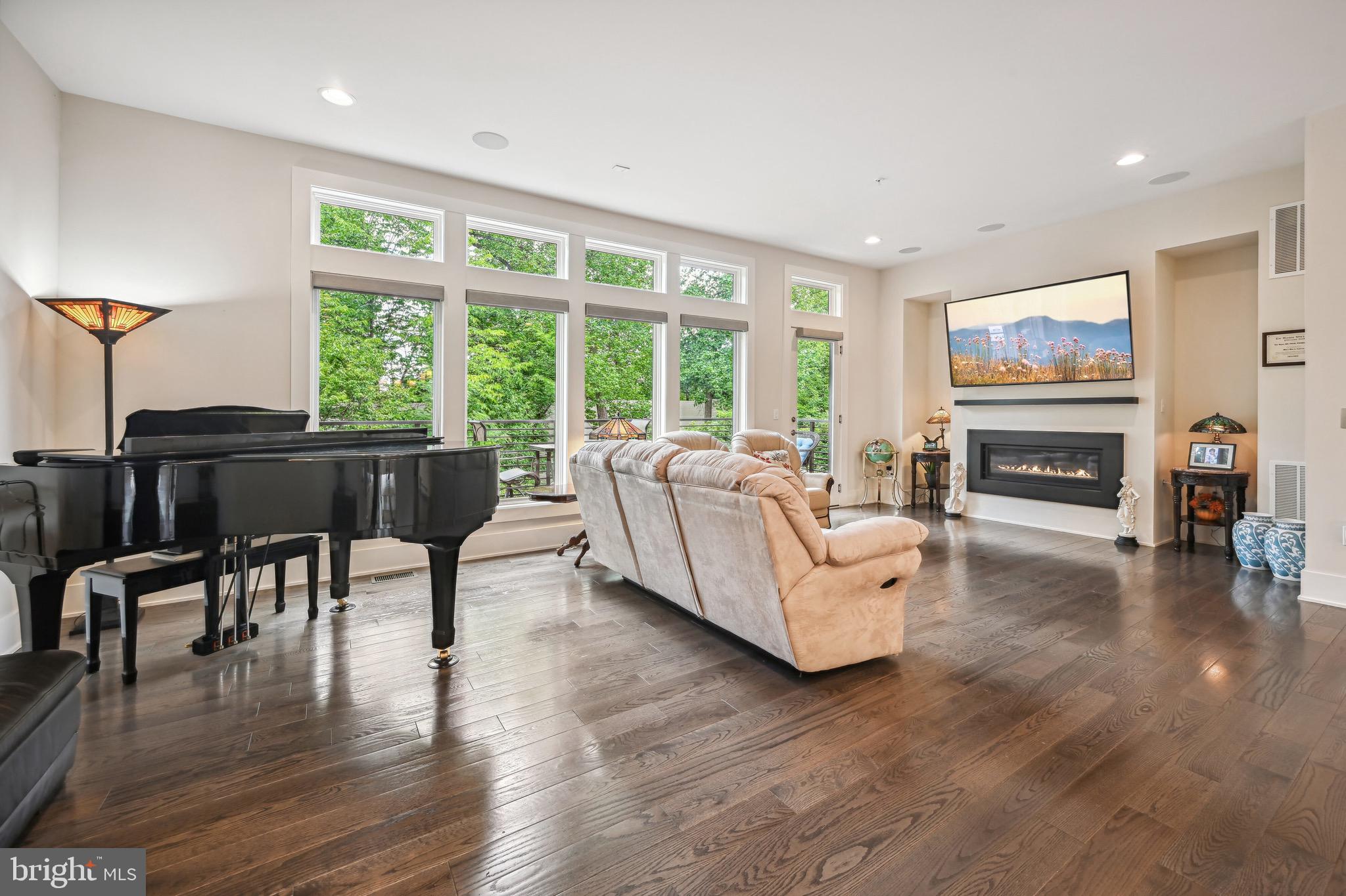 GROSVENOR HEIGHTS - Residential Lease