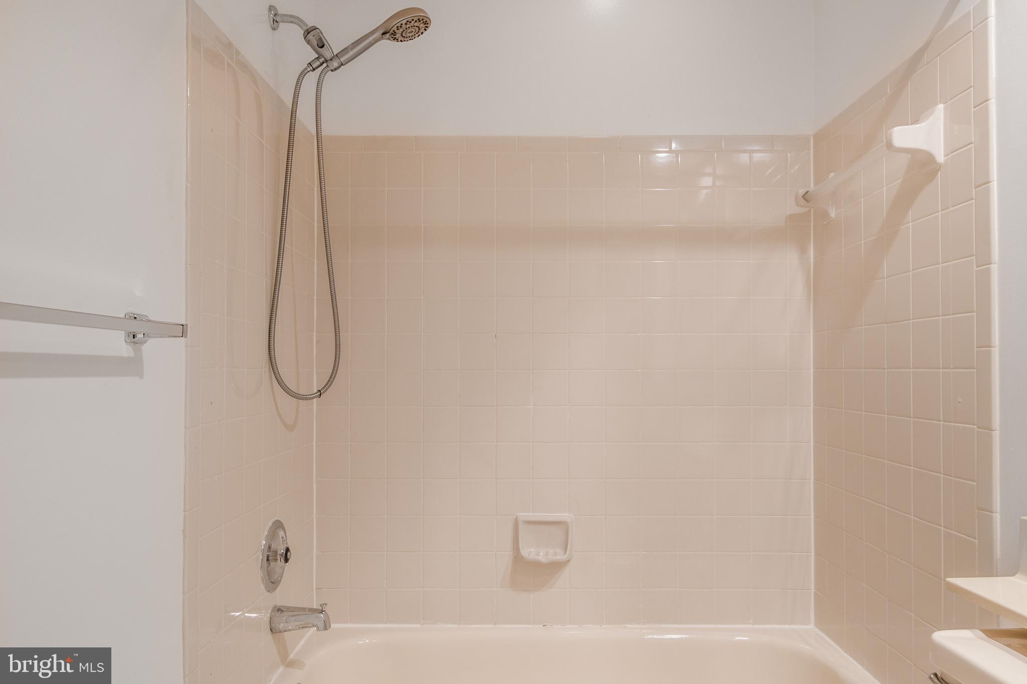 FAIRLAND ESTATES - Residential Lease