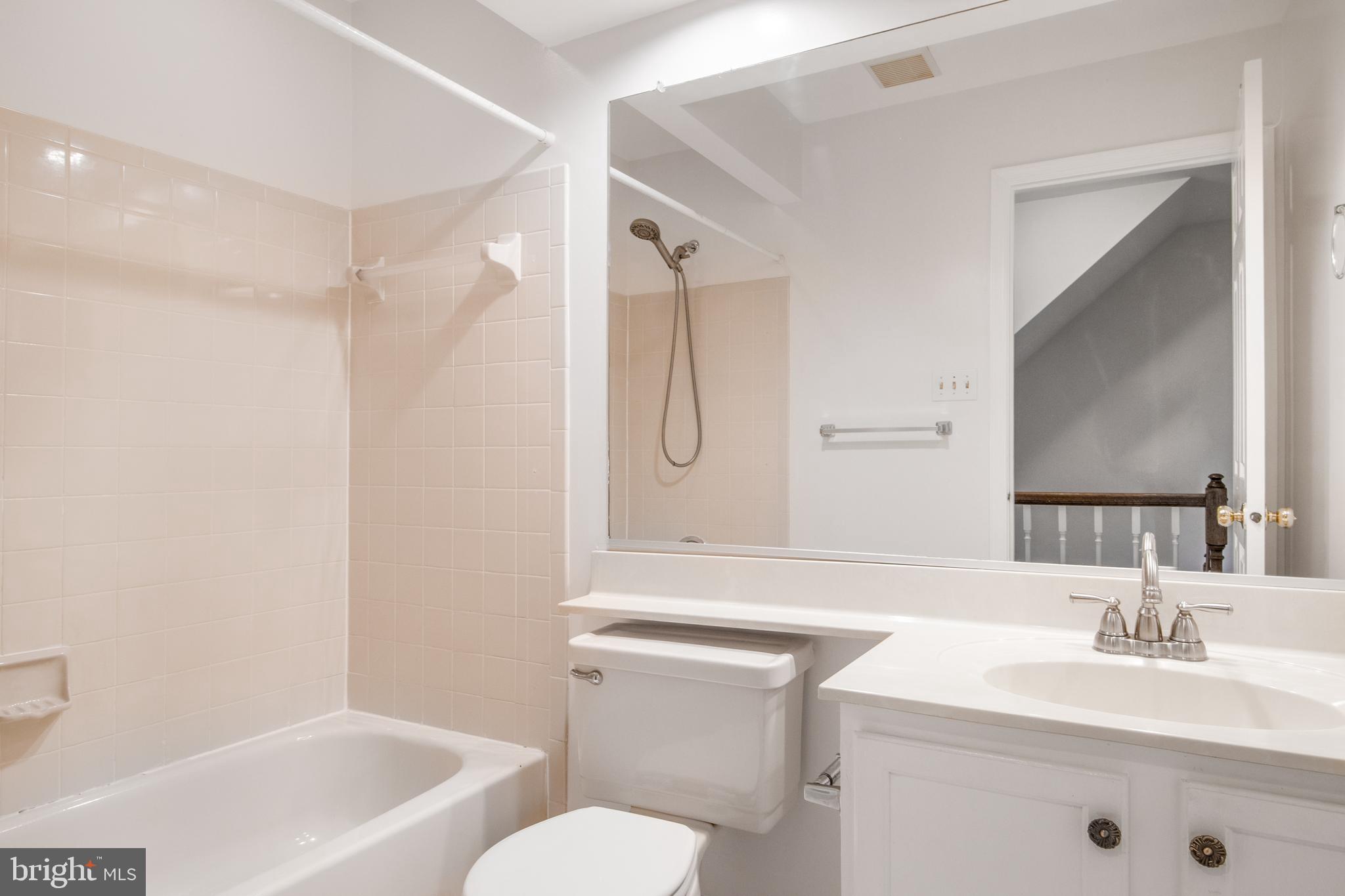 FAIRLAND ESTATES - Residential Lease