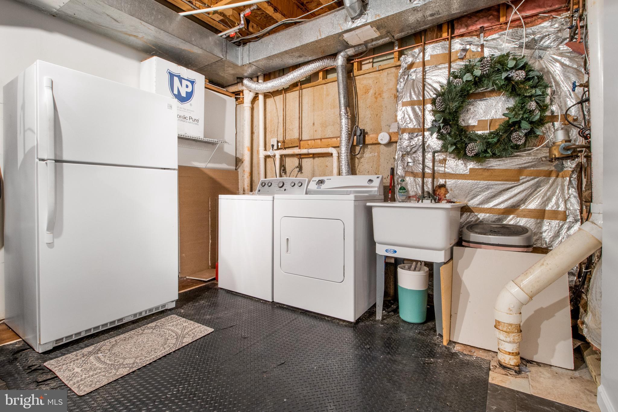 FAIRLAND ESTATES - Residential Lease