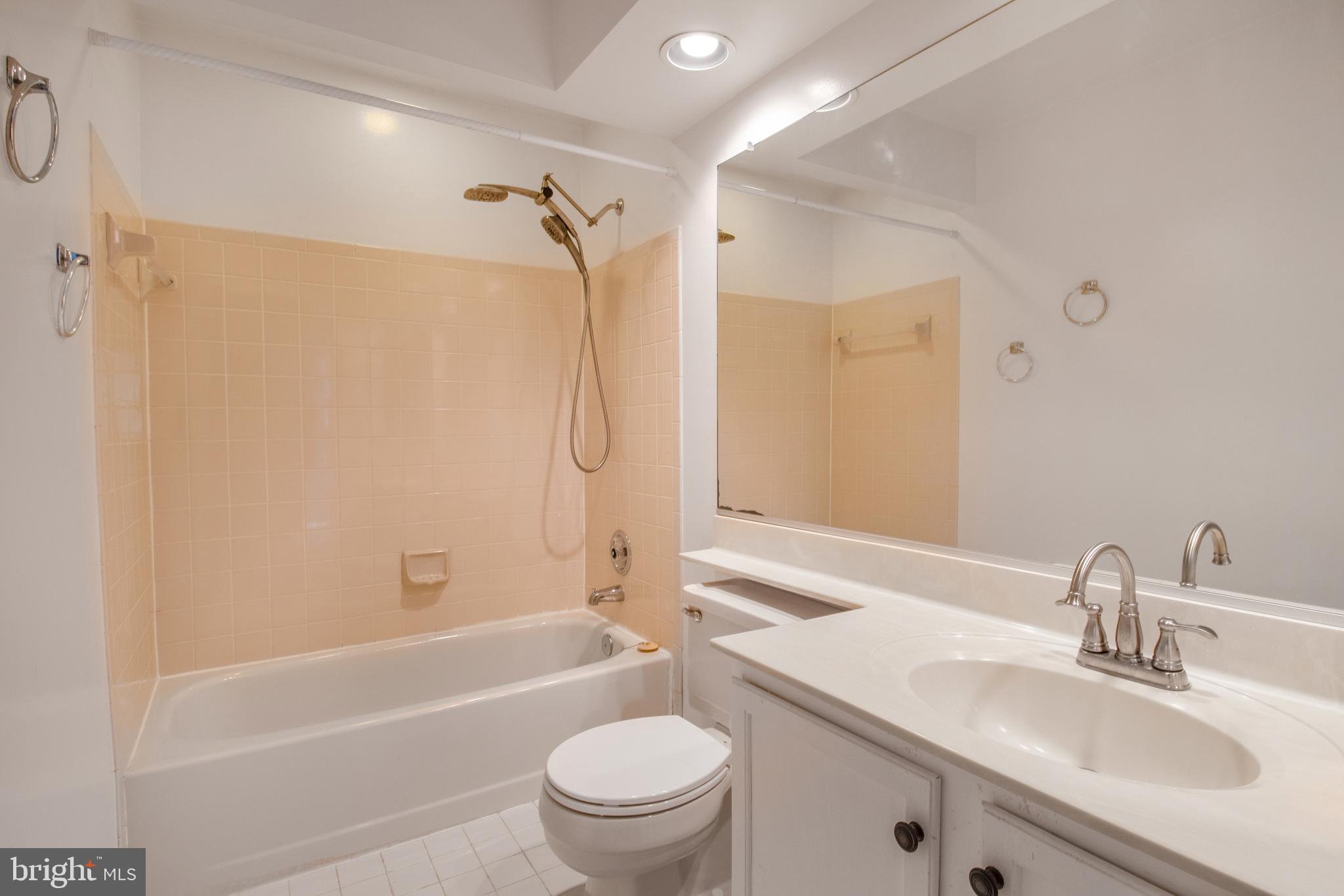 FAIRLAND ESTATES - Residential Lease