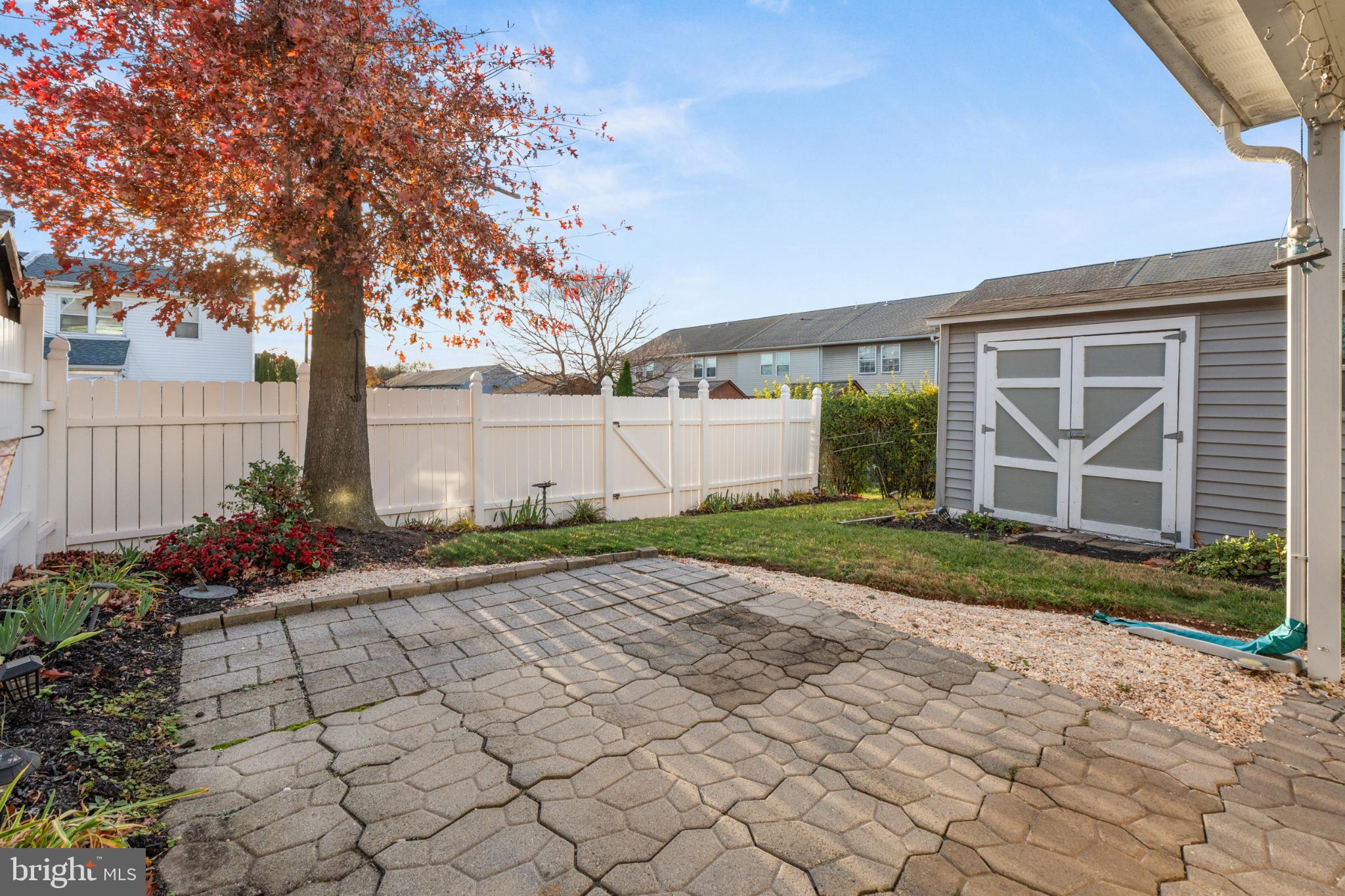 COLONIAL VIL - Residential