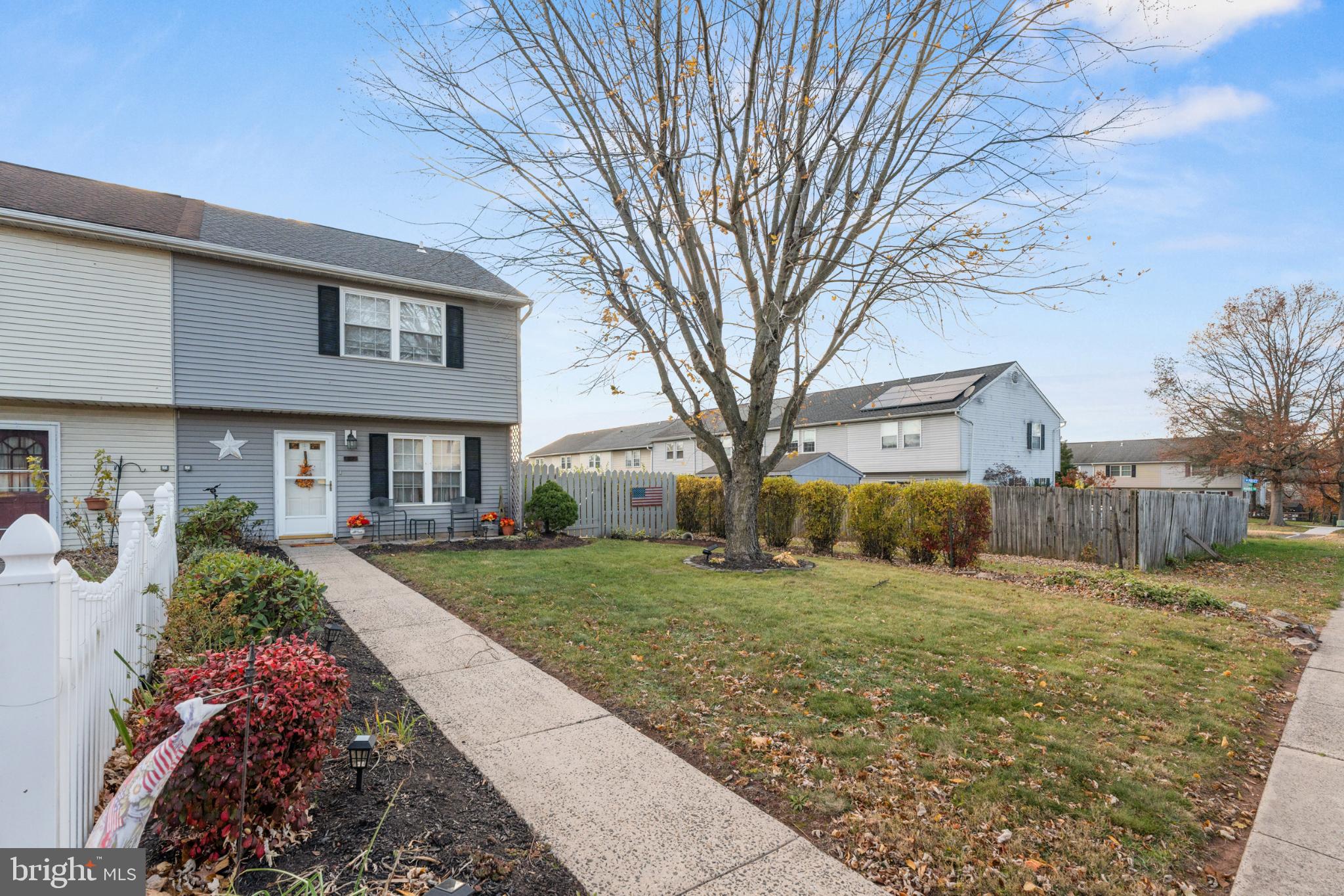 COLONIAL VIL - Residential