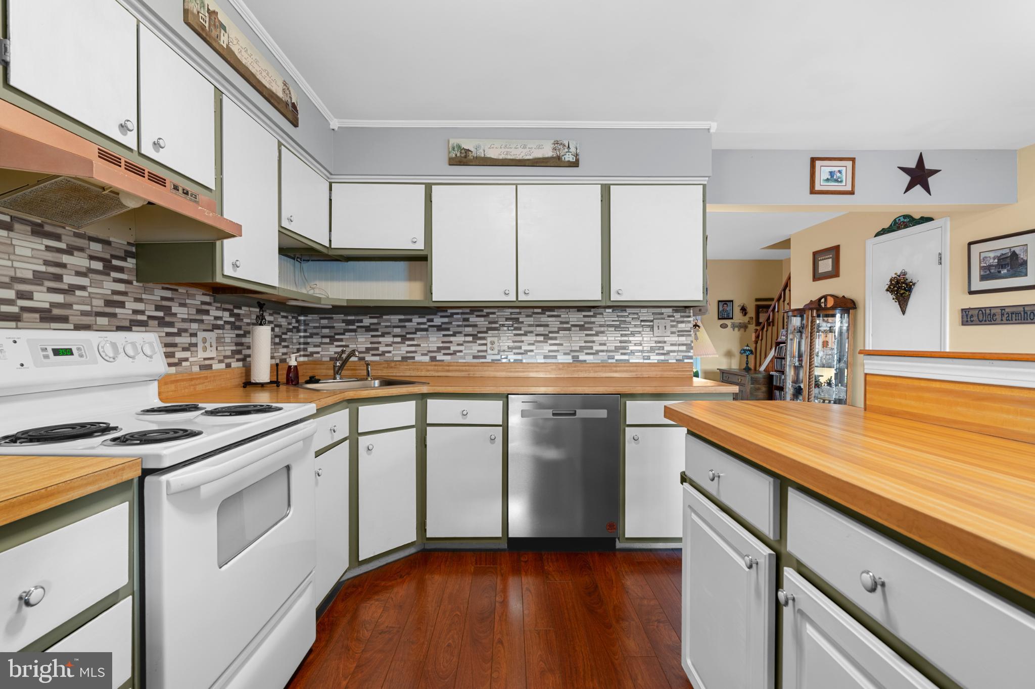 COLONIAL VIL - Residential