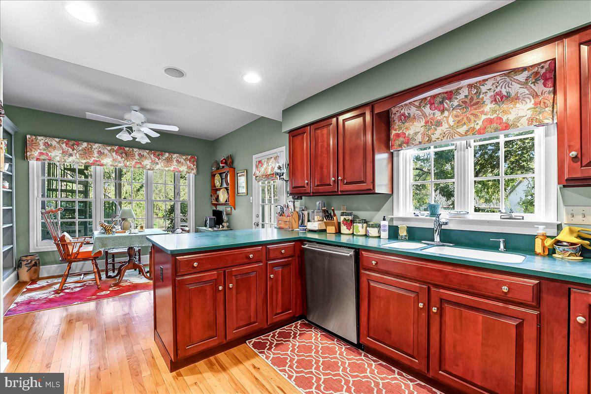 CAMBRIDGE CHASE - Residential