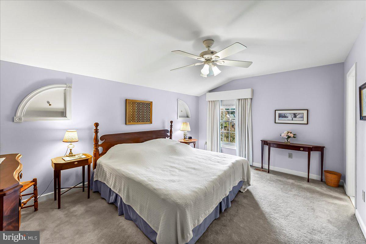 CAMBRIDGE CHASE - Residential