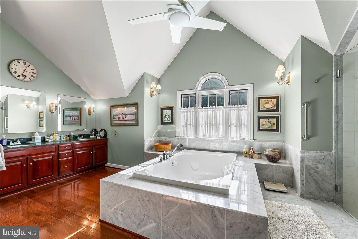 CAMBRIDGE CHASE - Residential