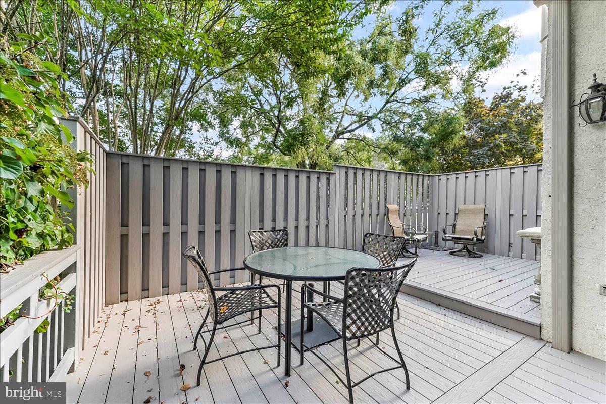 CAMBRIDGE CHASE - Residential