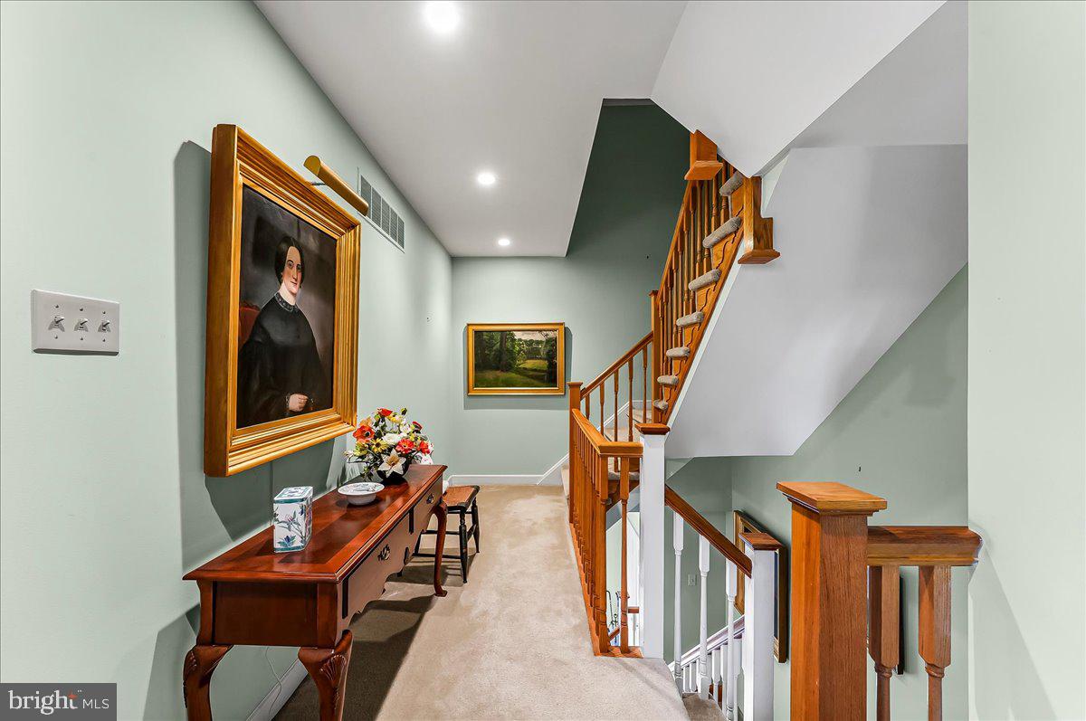 CAMBRIDGE CHASE - Residential