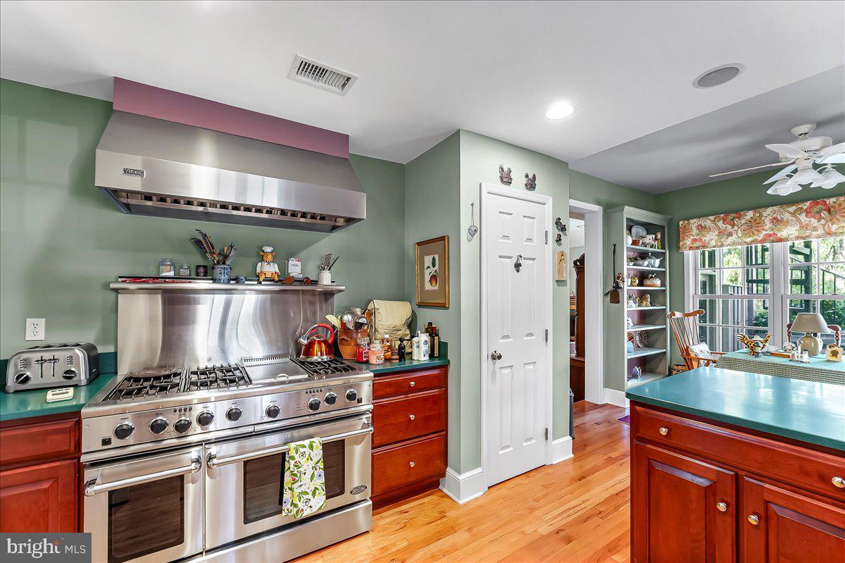 CAMBRIDGE CHASE - Residential