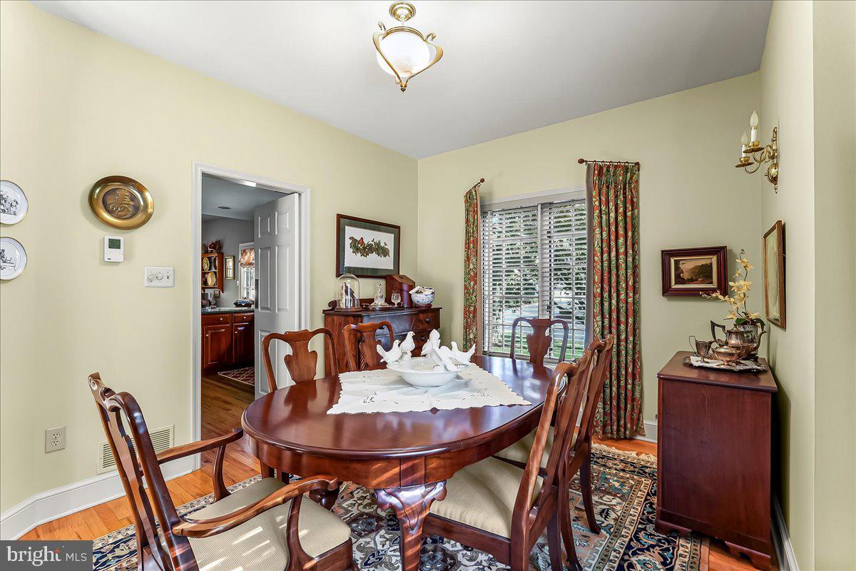 CAMBRIDGE CHASE - Residential