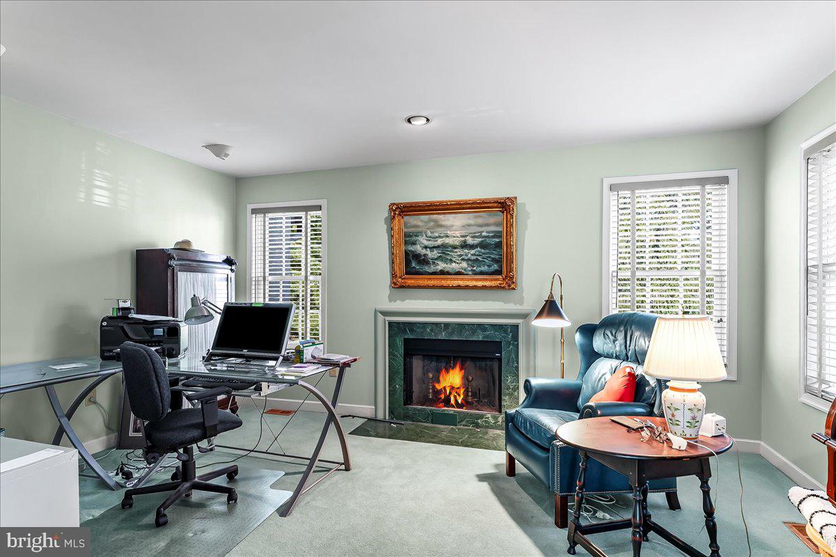 CAMBRIDGE CHASE - Residential