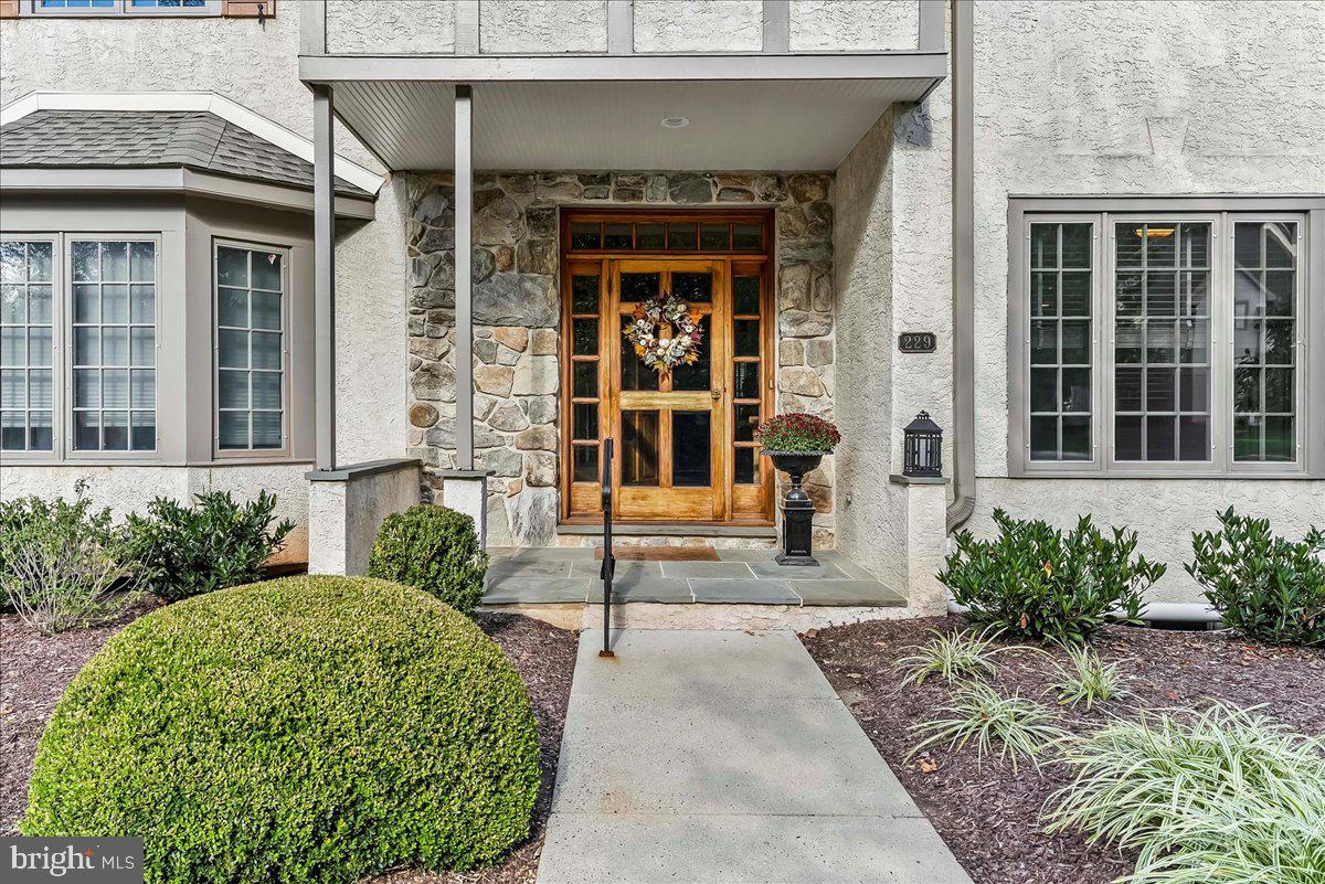 CAMBRIDGE CHASE - Residential