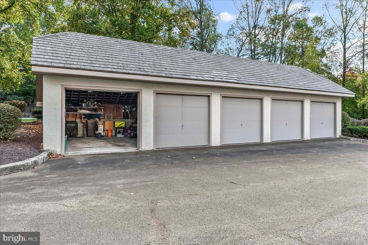 CAMBRIDGE CHASE - Residential